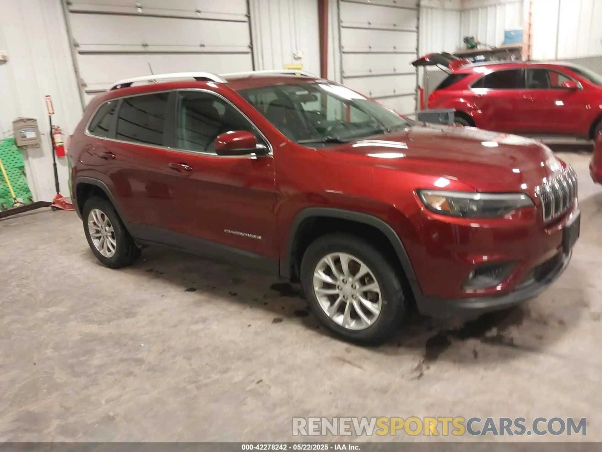 1 Photograph of a damaged car 1C4PJMCB6KD335596 JEEP CHEROKEE 2019