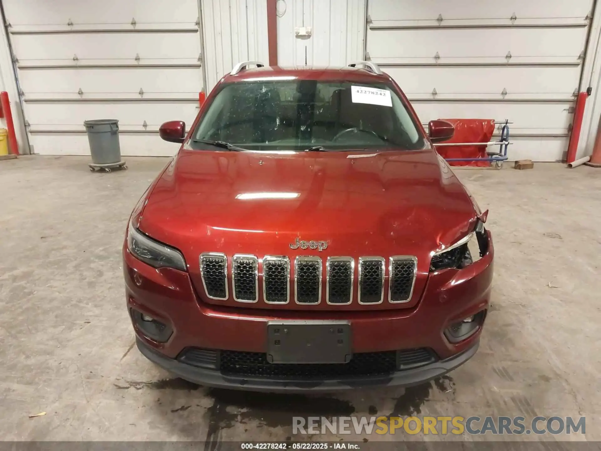 12 Photograph of a damaged car 1C4PJMCB6KD335596 JEEP CHEROKEE 2019