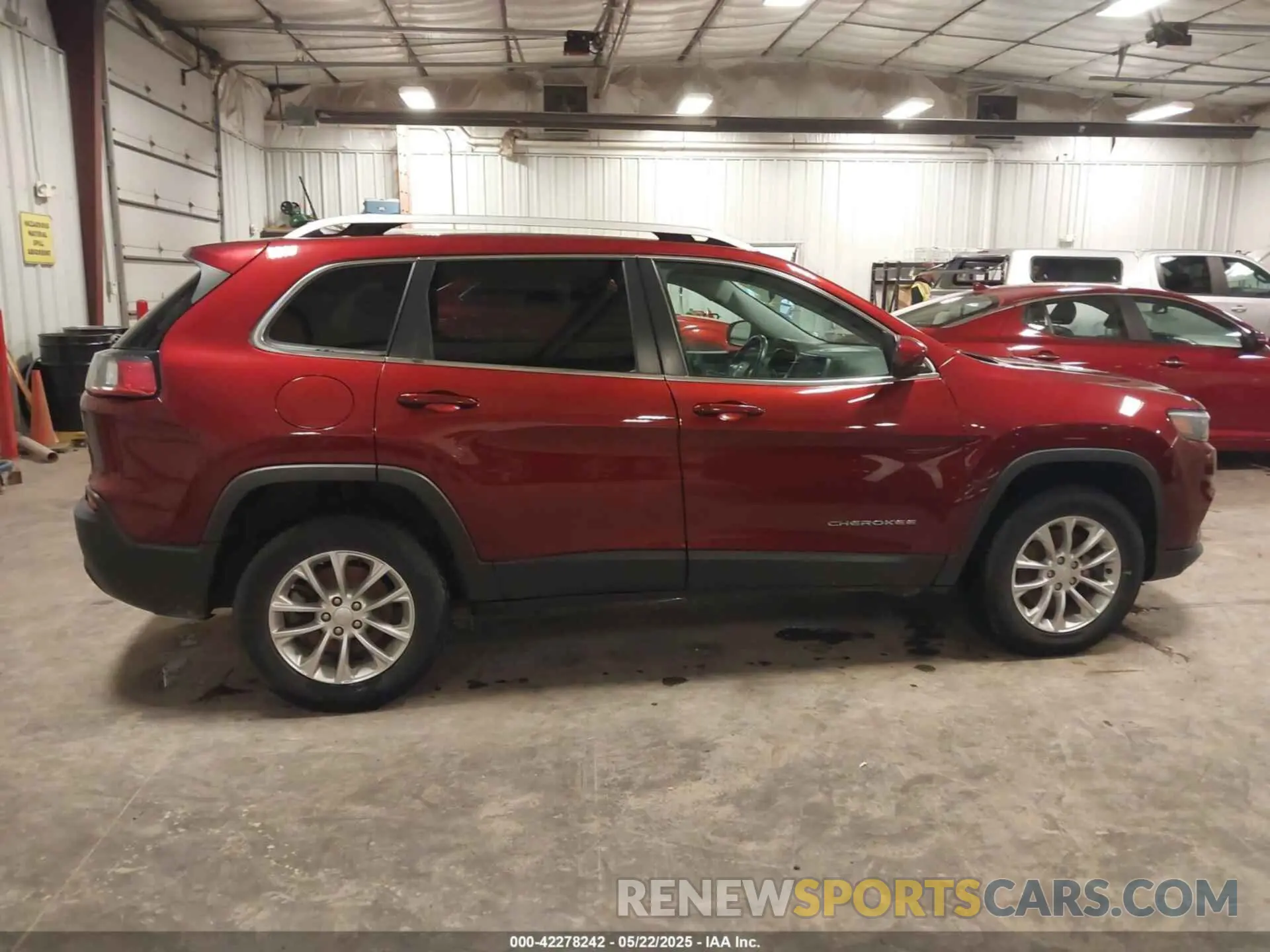 13 Photograph of a damaged car 1C4PJMCB6KD335596 JEEP CHEROKEE 2019
