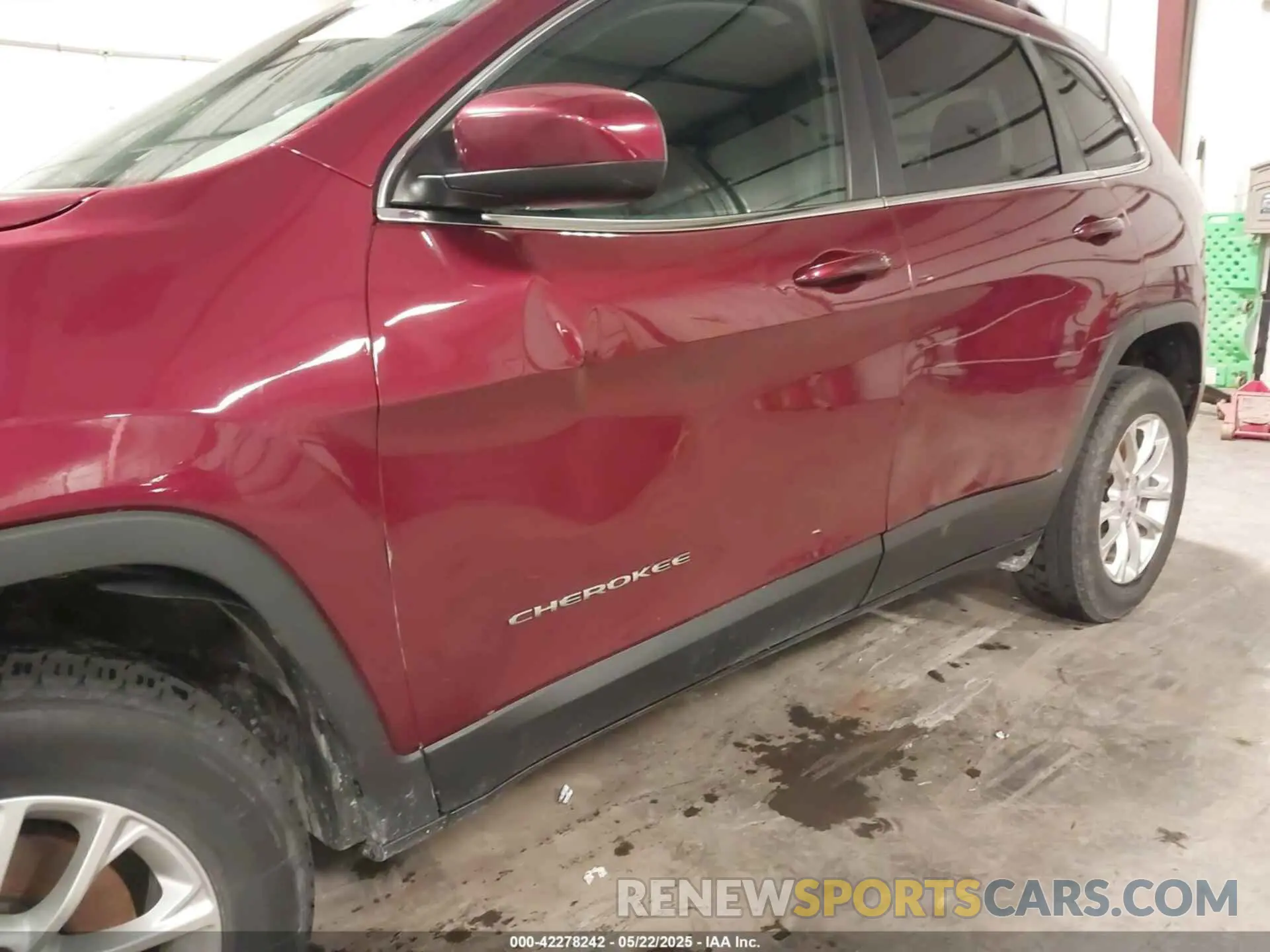 18 Photograph of a damaged car 1C4PJMCB6KD335596 JEEP CHEROKEE 2019