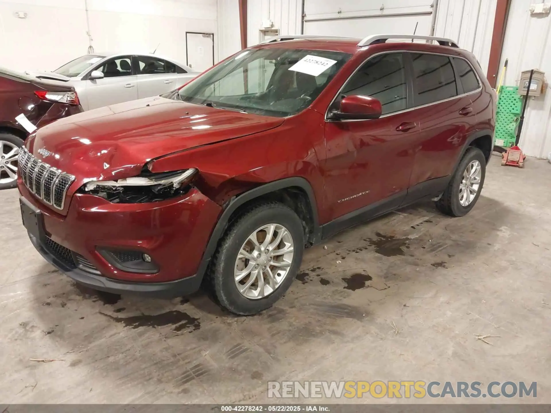 2 Photograph of a damaged car 1C4PJMCB6KD335596 JEEP CHEROKEE 2019