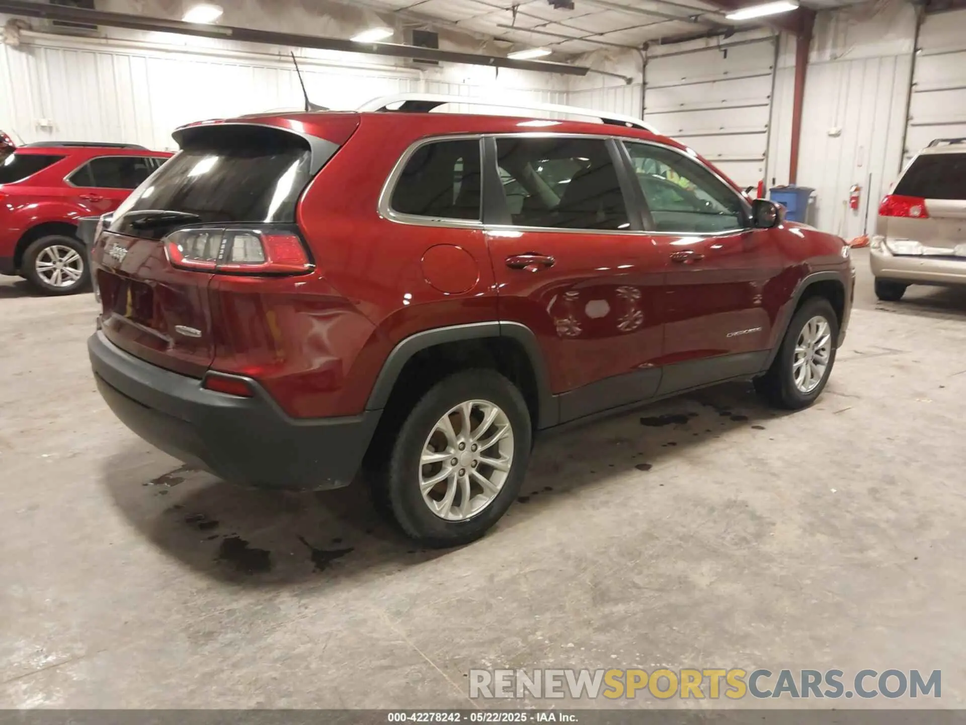 4 Photograph of a damaged car 1C4PJMCB6KD335596 JEEP CHEROKEE 2019