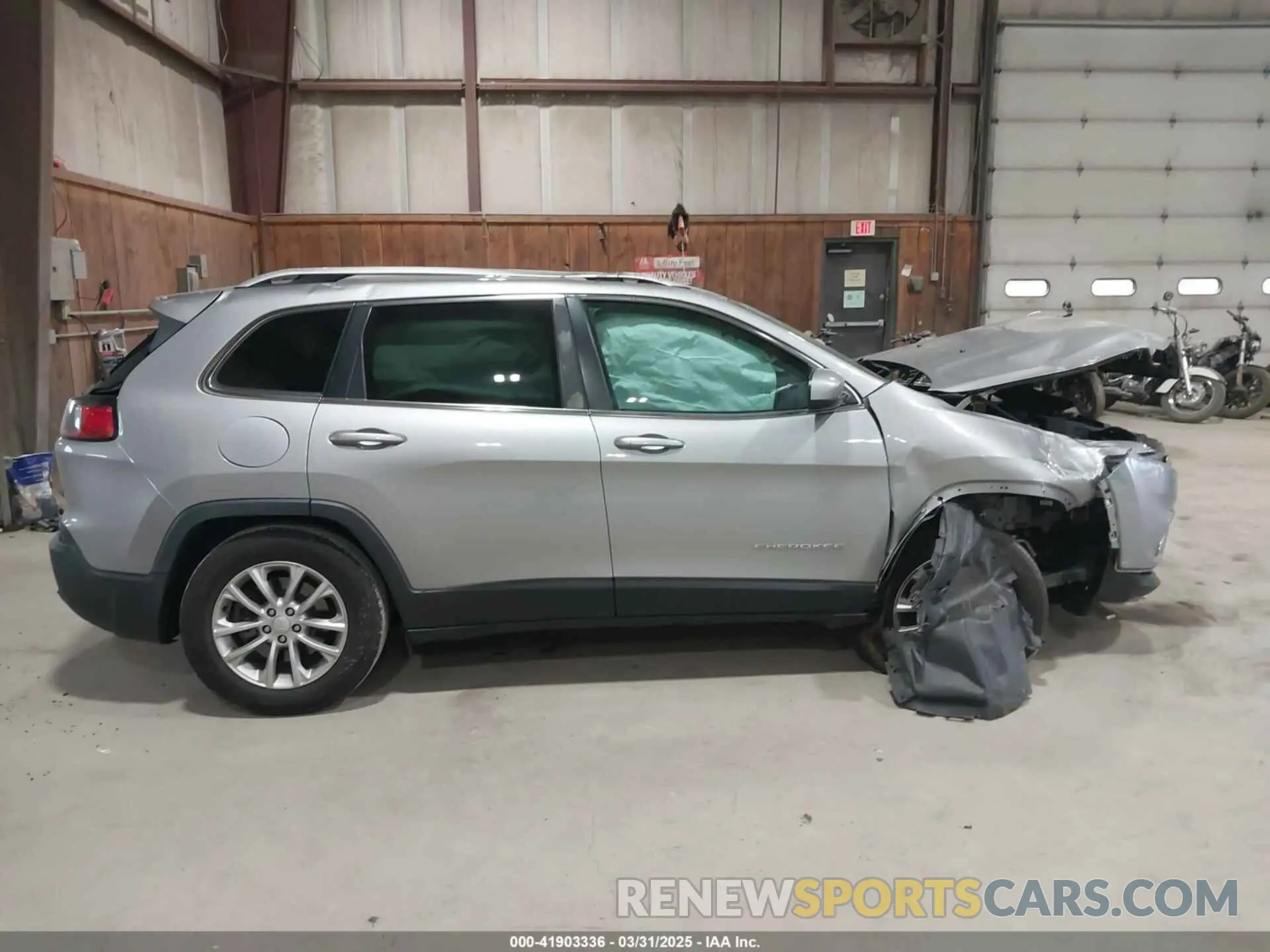 13 Photograph of a damaged car 1C4PJMCB7KD118915 JEEP CHEROKEE 2019