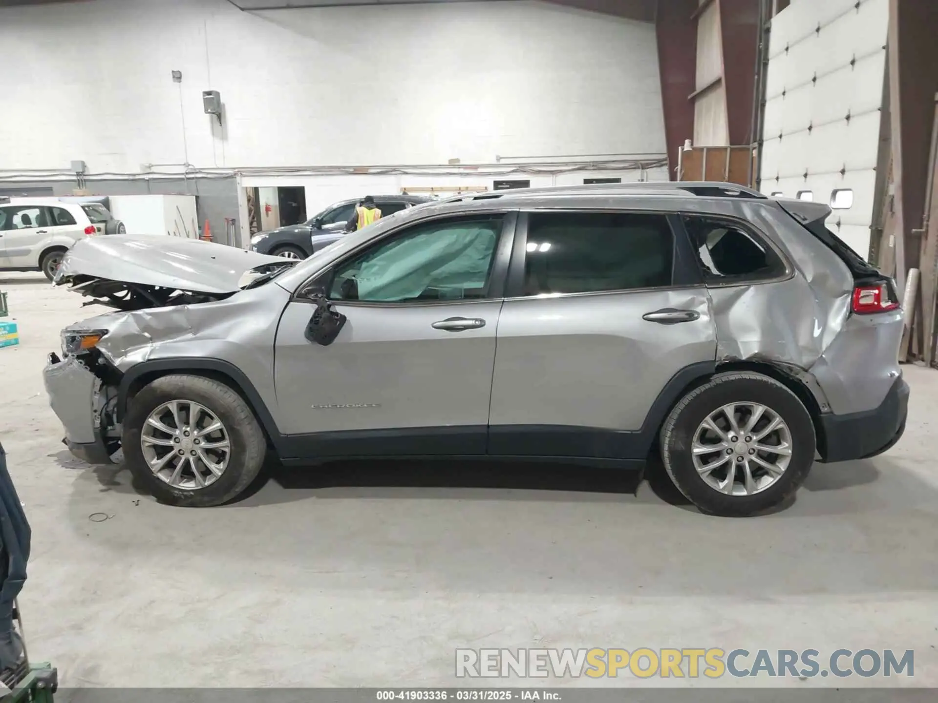 14 Photograph of a damaged car 1C4PJMCB7KD118915 JEEP CHEROKEE 2019