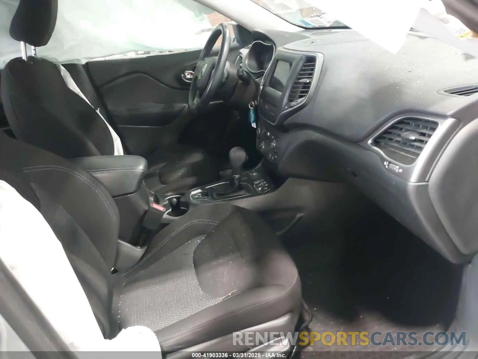 5 Photograph of a damaged car 1C4PJMCB7KD118915 JEEP CHEROKEE 2019