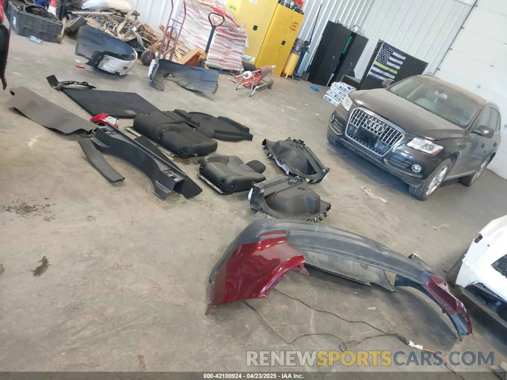 12 Photograph of a damaged car 1C4PJMCB7KD127453 JEEP CHEROKEE 2019