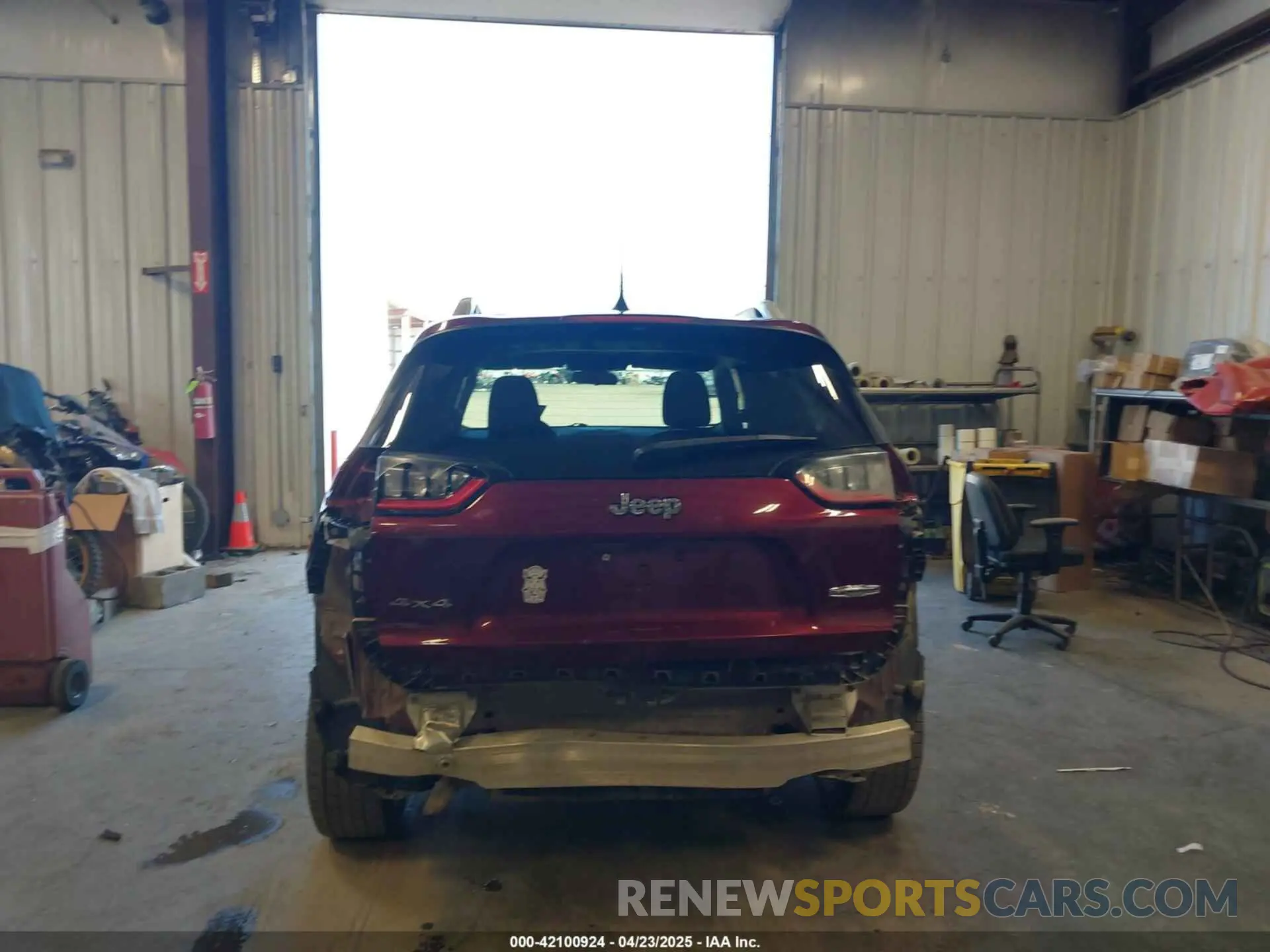 17 Photograph of a damaged car 1C4PJMCB7KD127453 JEEP CHEROKEE 2019