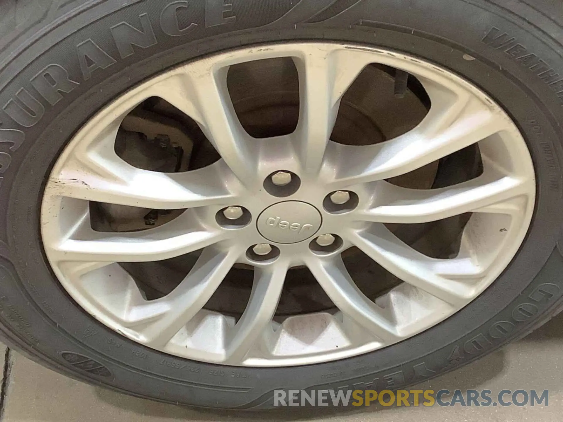 15 Photograph of a damaged car 1C4PJMCB8KD458316 JEEP CHEROKEE 2019