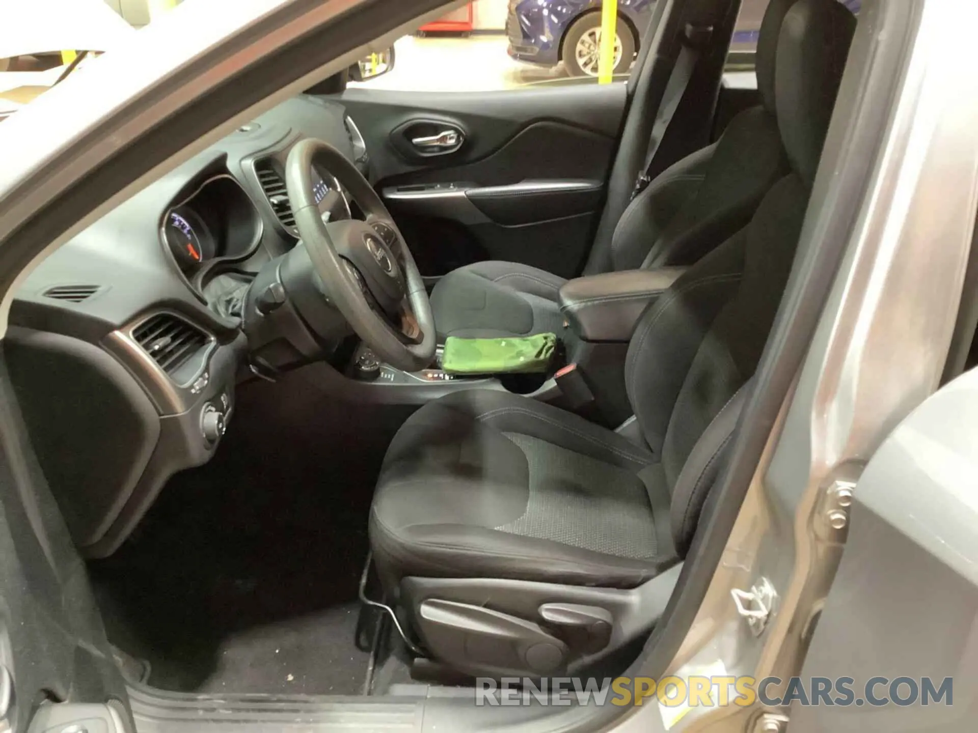 16 Photograph of a damaged car 1C4PJMCB8KD458316 JEEP CHEROKEE 2019