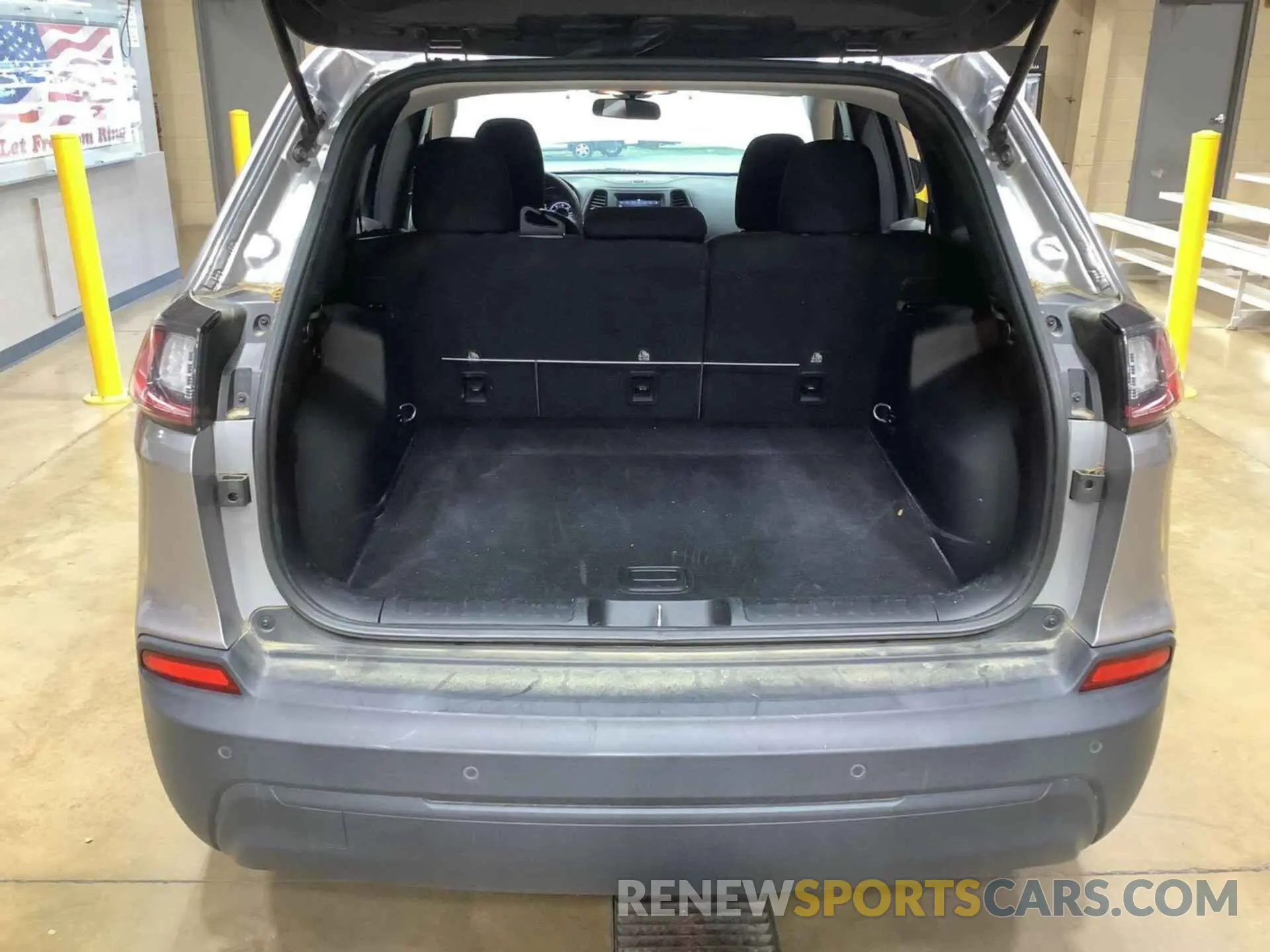 20 Photograph of a damaged car 1C4PJMCB8KD458316 JEEP CHEROKEE 2019