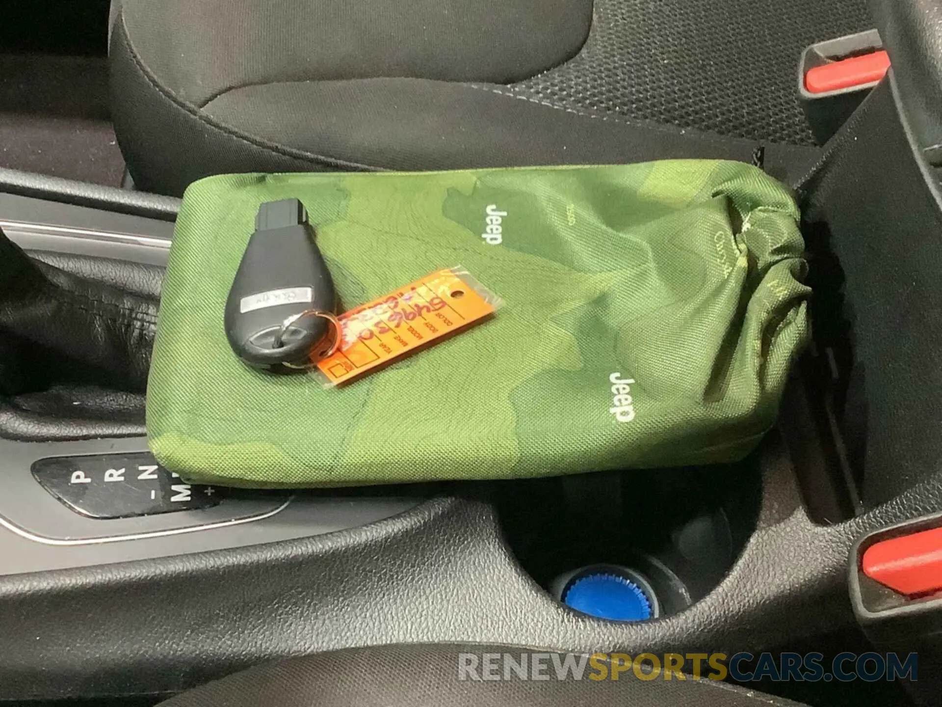 5 Photograph of a damaged car 1C4PJMCB8KD458316 JEEP CHEROKEE 2019