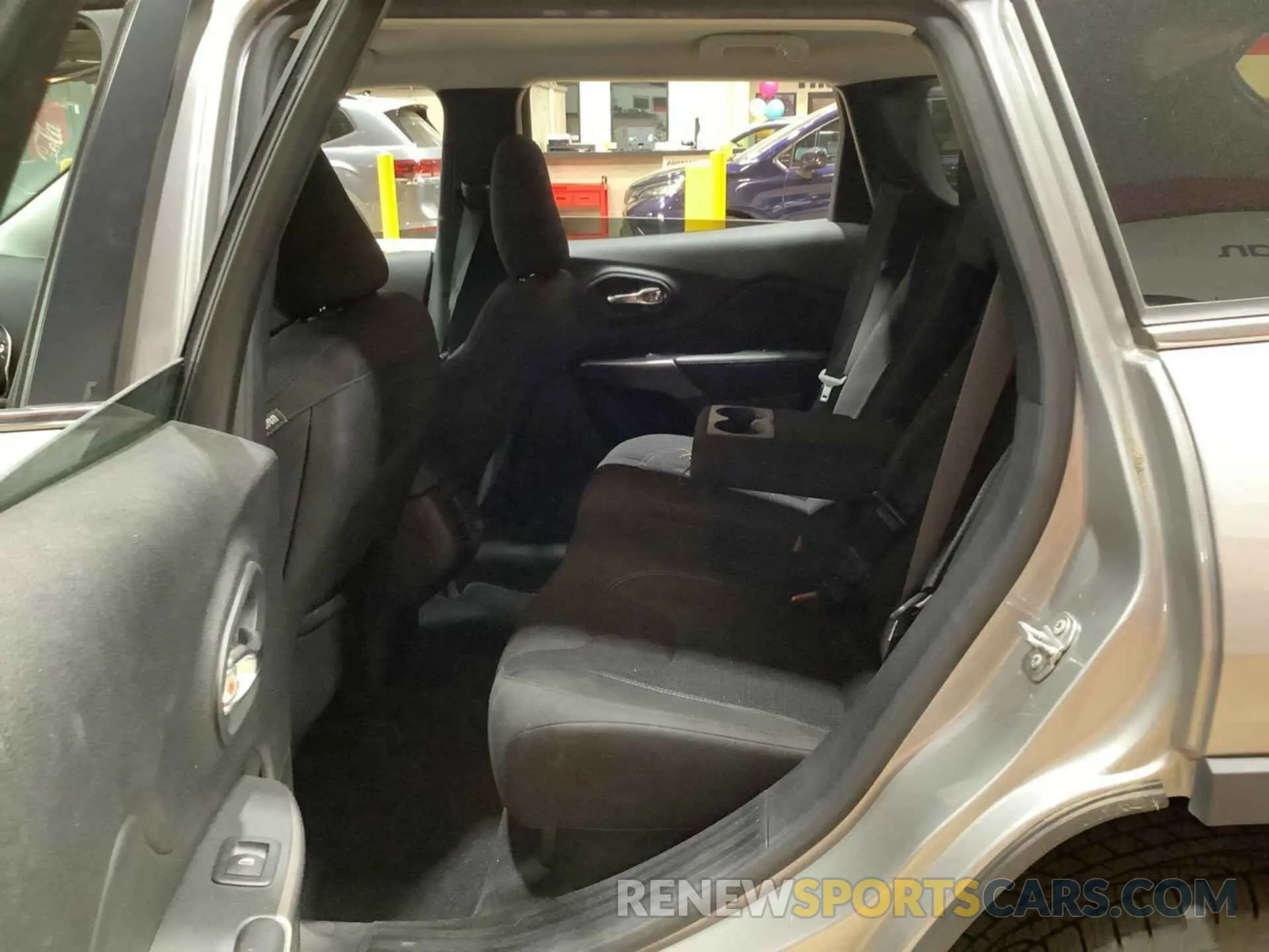 9 Photograph of a damaged car 1C4PJMCB8KD458316 JEEP CHEROKEE 2019