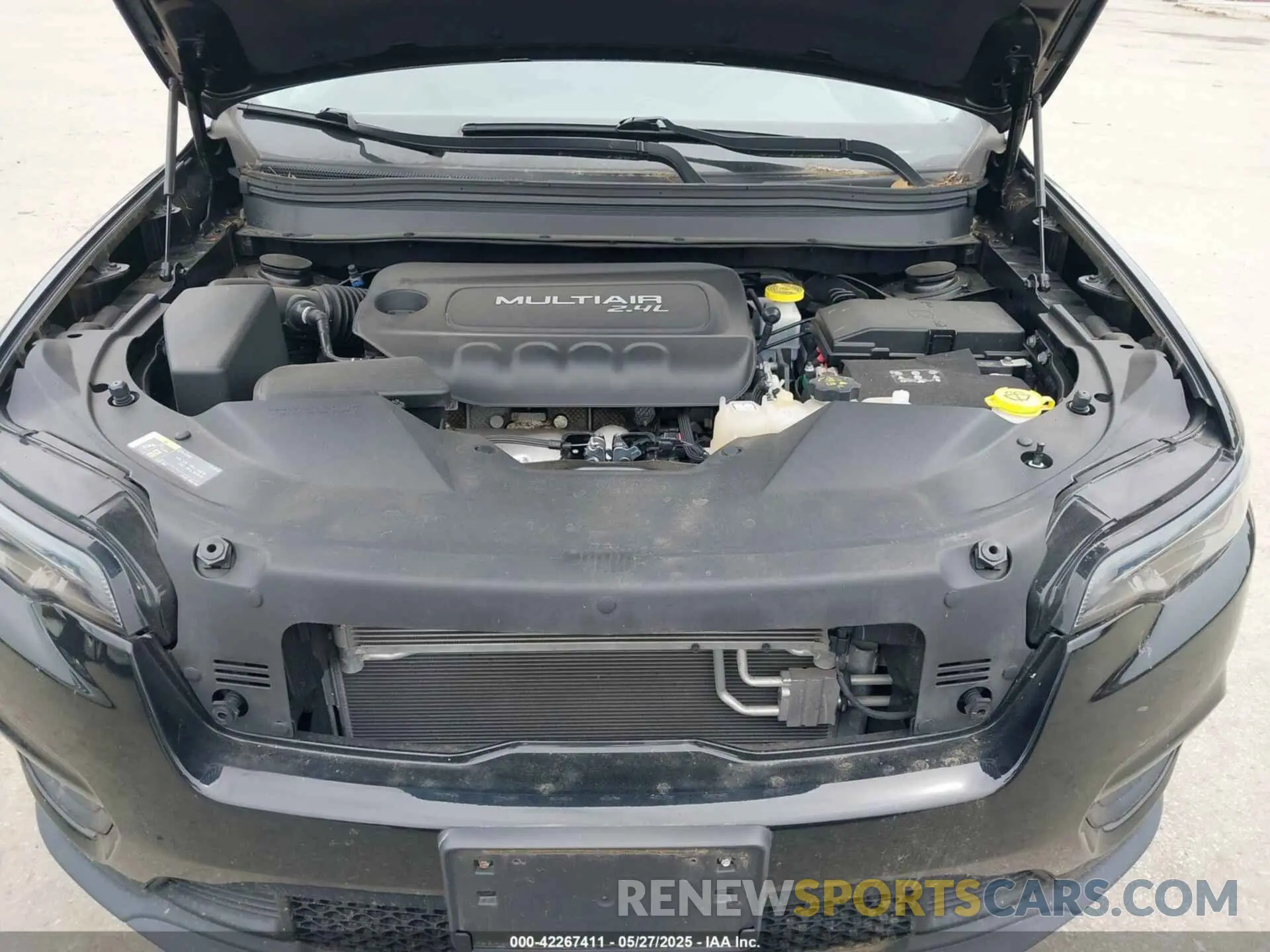 10 Photograph of a damaged car 1C4PJMCB9KD140835 JEEP CHEROKEE 2019