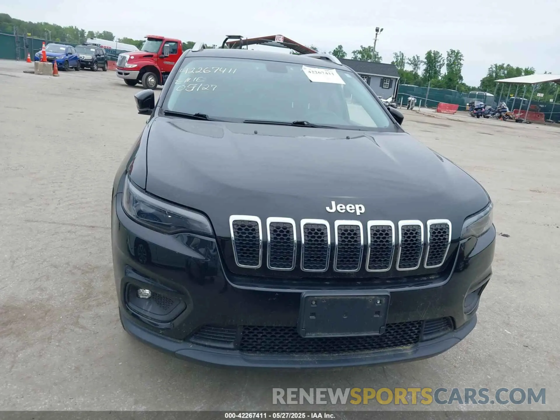 12 Photograph of a damaged car 1C4PJMCB9KD140835 JEEP CHEROKEE 2019