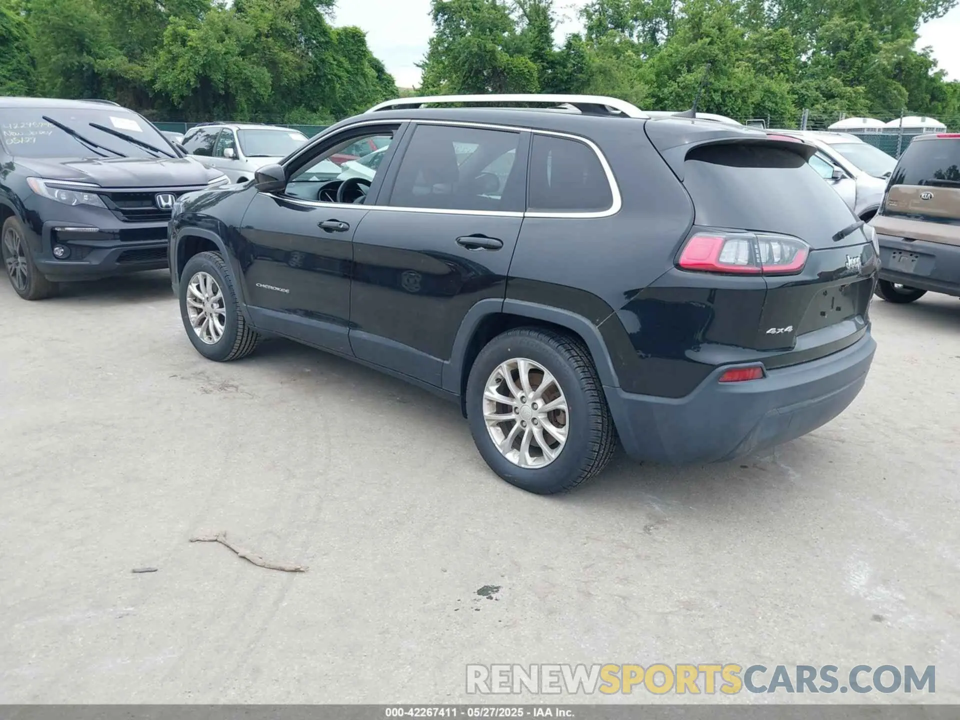 3 Photograph of a damaged car 1C4PJMCB9KD140835 JEEP CHEROKEE 2019