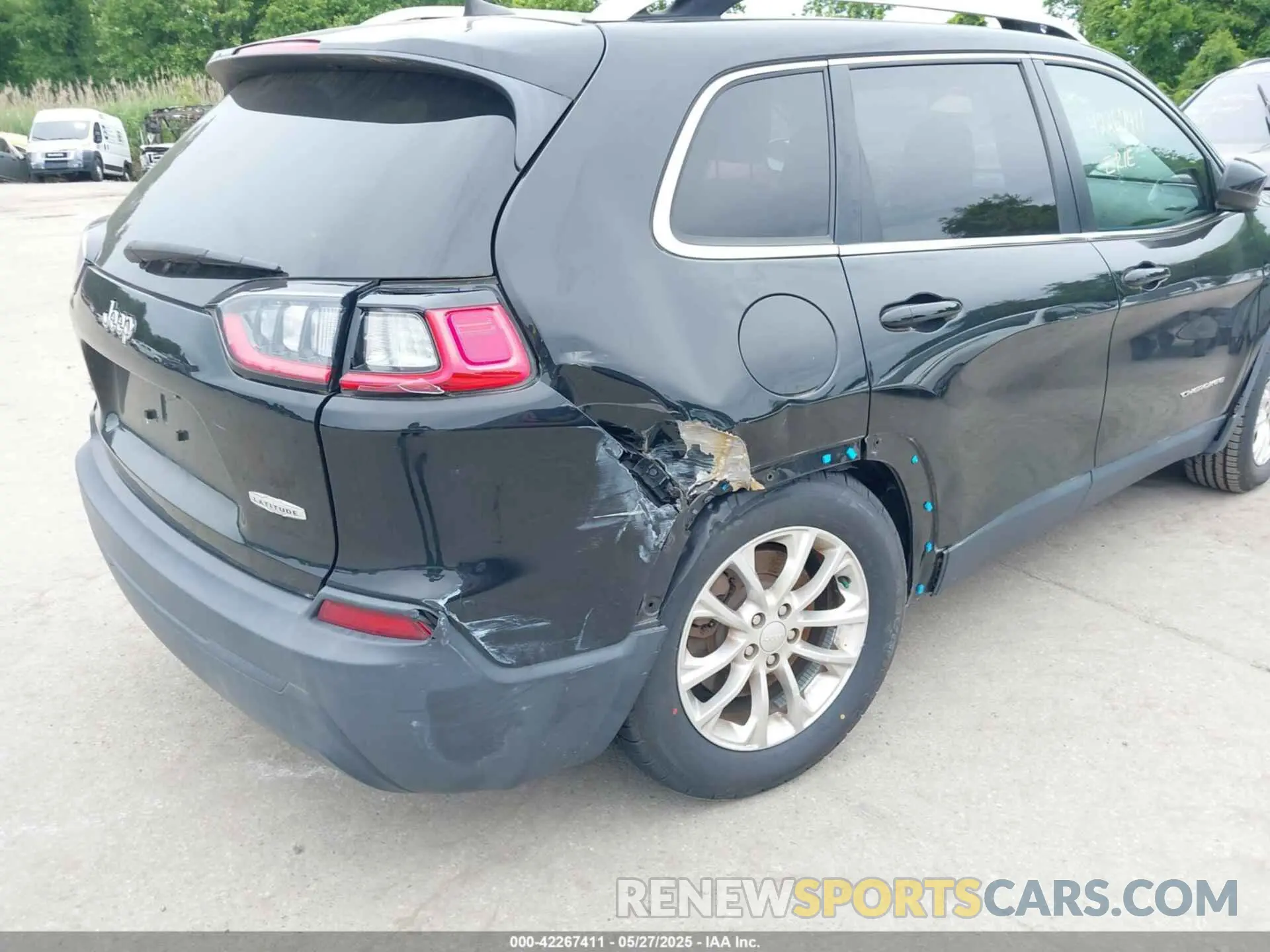 6 Photograph of a damaged car 1C4PJMCB9KD140835 JEEP CHEROKEE 2019