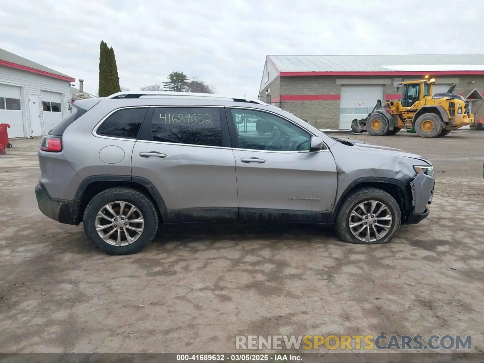 13 Photograph of a damaged car 1C4PJMCB9KD214299 JEEP CHEROKEE 2019