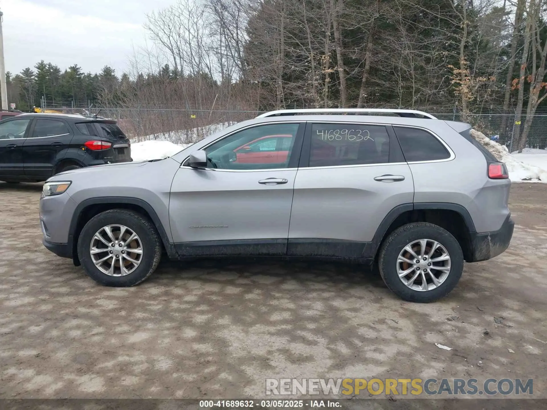 14 Photograph of a damaged car 1C4PJMCB9KD214299 JEEP CHEROKEE 2019