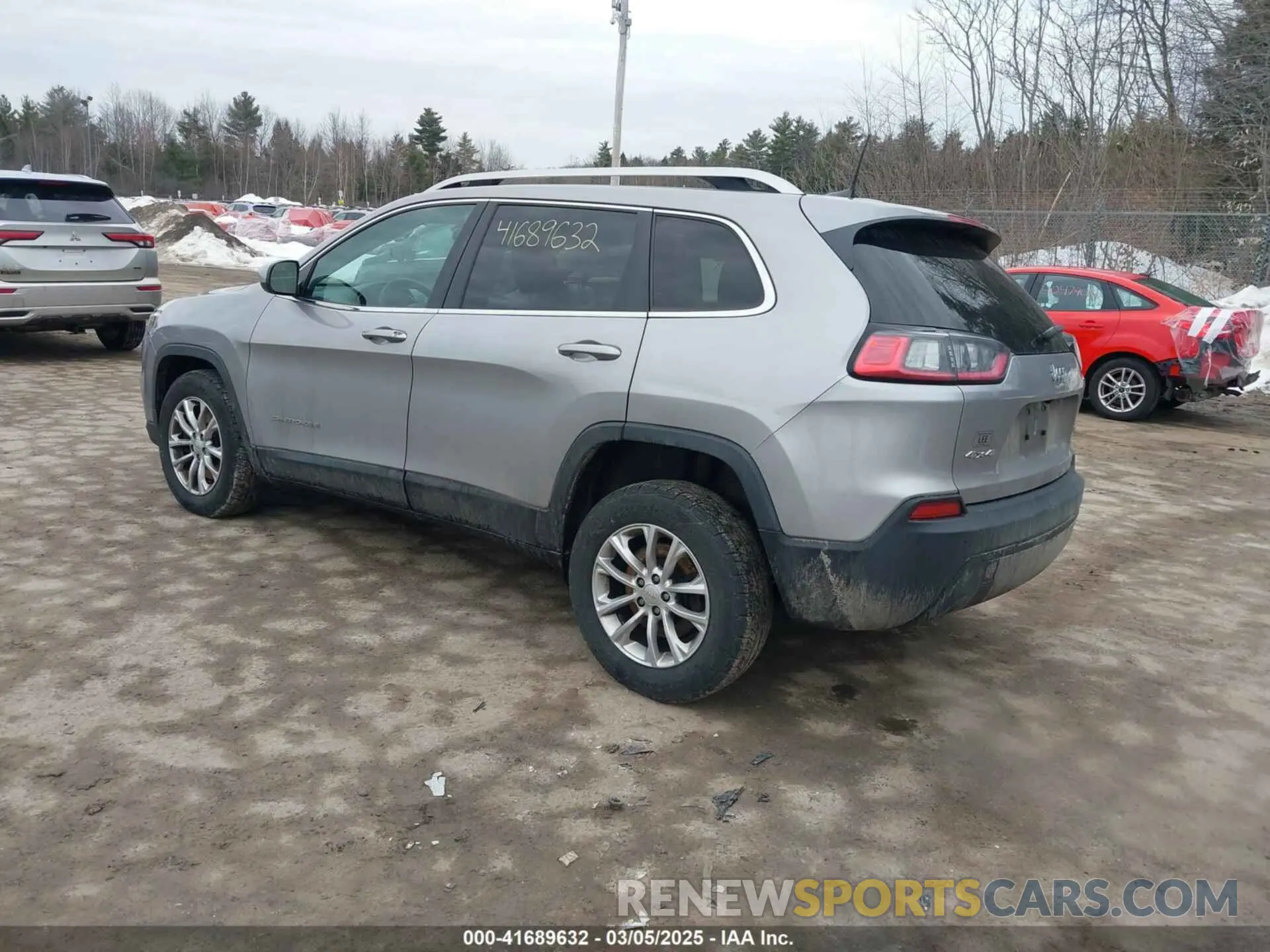 3 Photograph of a damaged car 1C4PJMCB9KD214299 JEEP CHEROKEE 2019