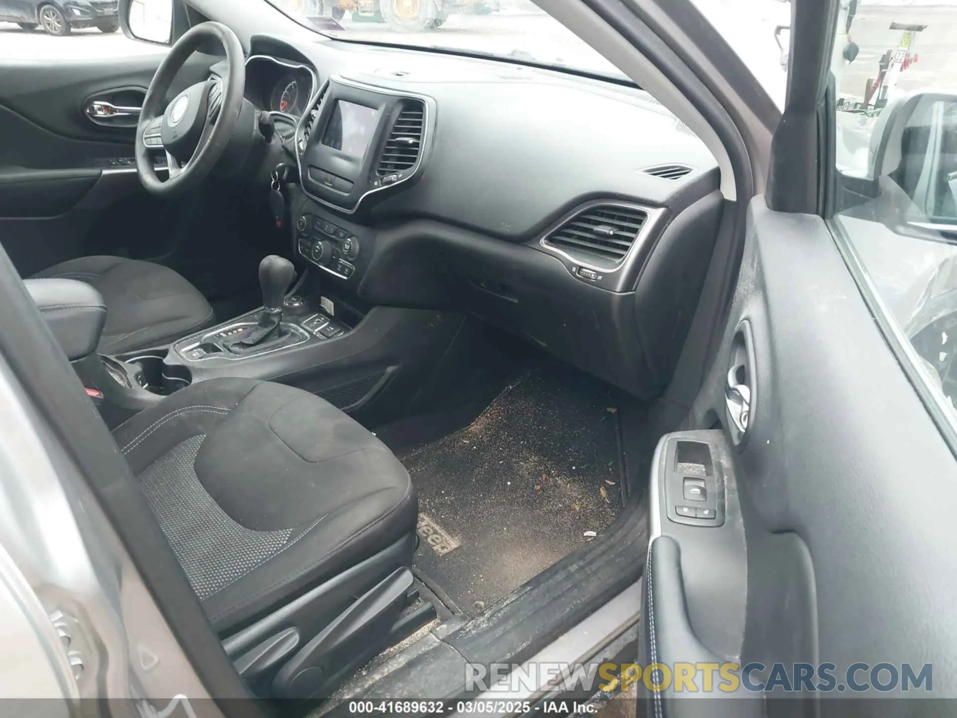 5 Photograph of a damaged car 1C4PJMCB9KD214299 JEEP CHEROKEE 2019