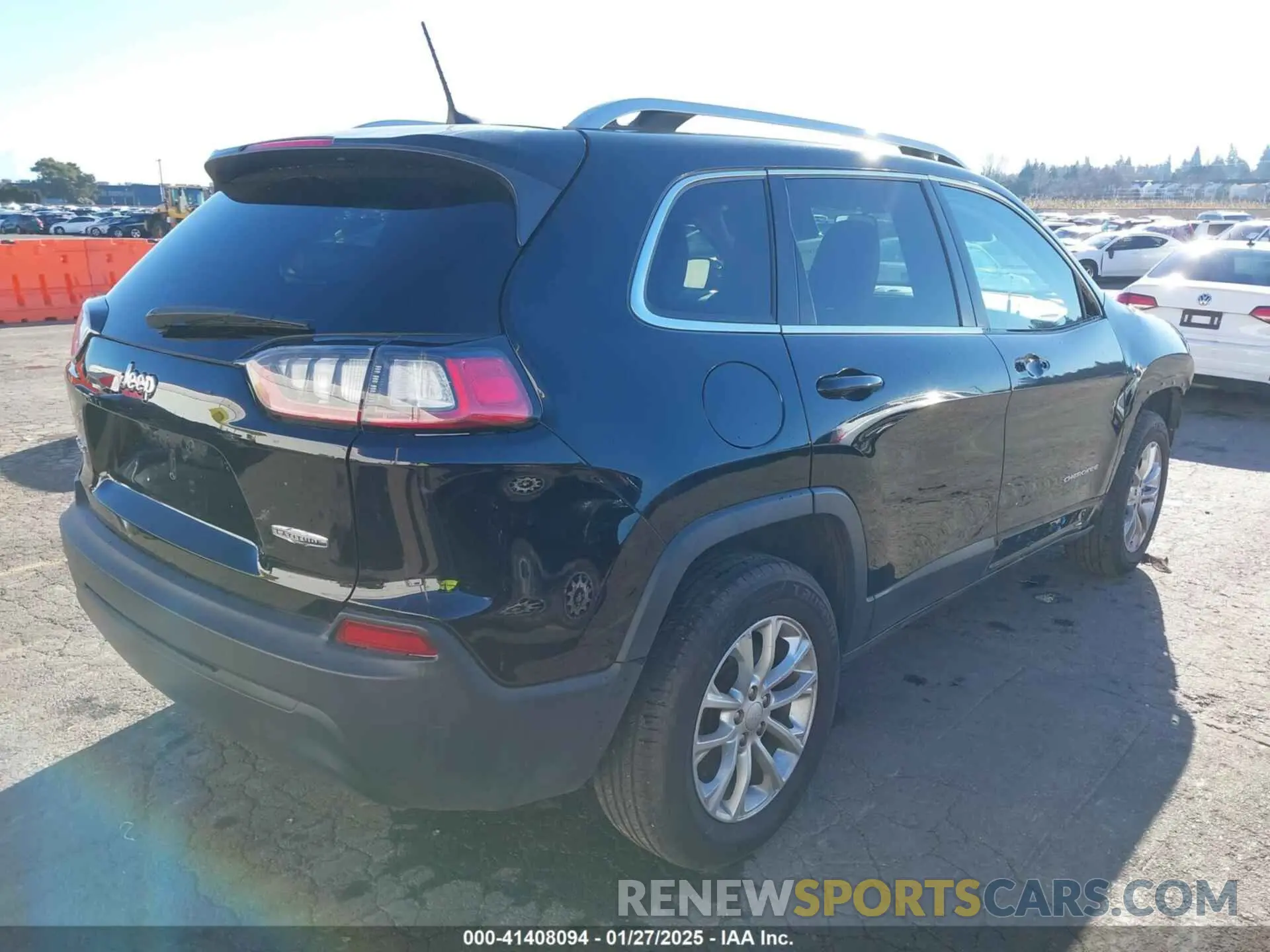 4 Photograph of a damaged car 1C4PJMCB9KD351369 JEEP CHEROKEE 2019