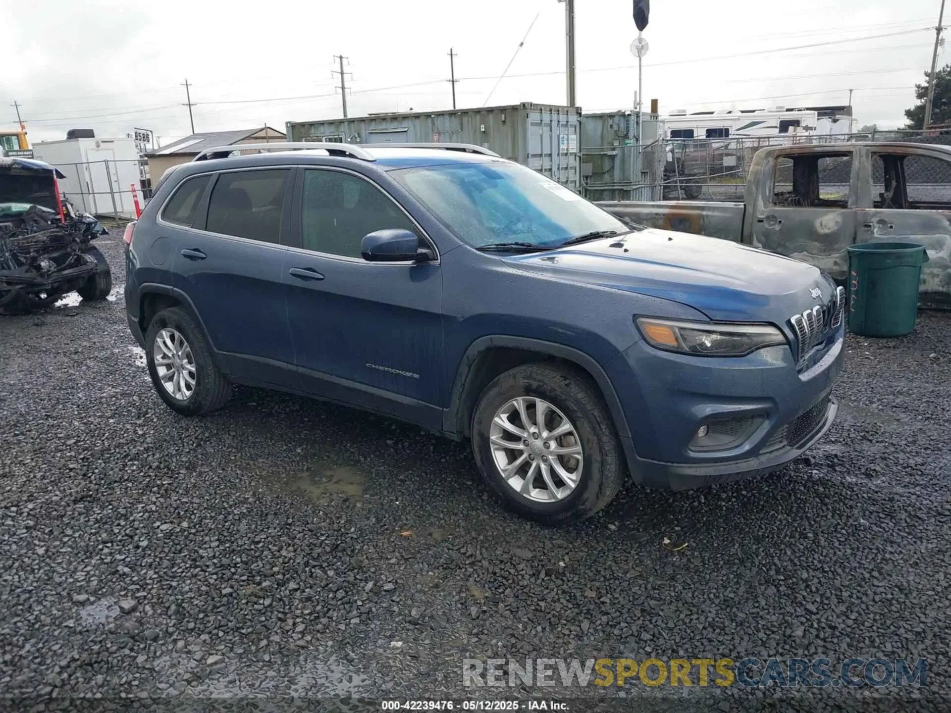 1 Photograph of a damaged car 1C4PJMCX2KD369871 JEEP CHEROKEE 2019
