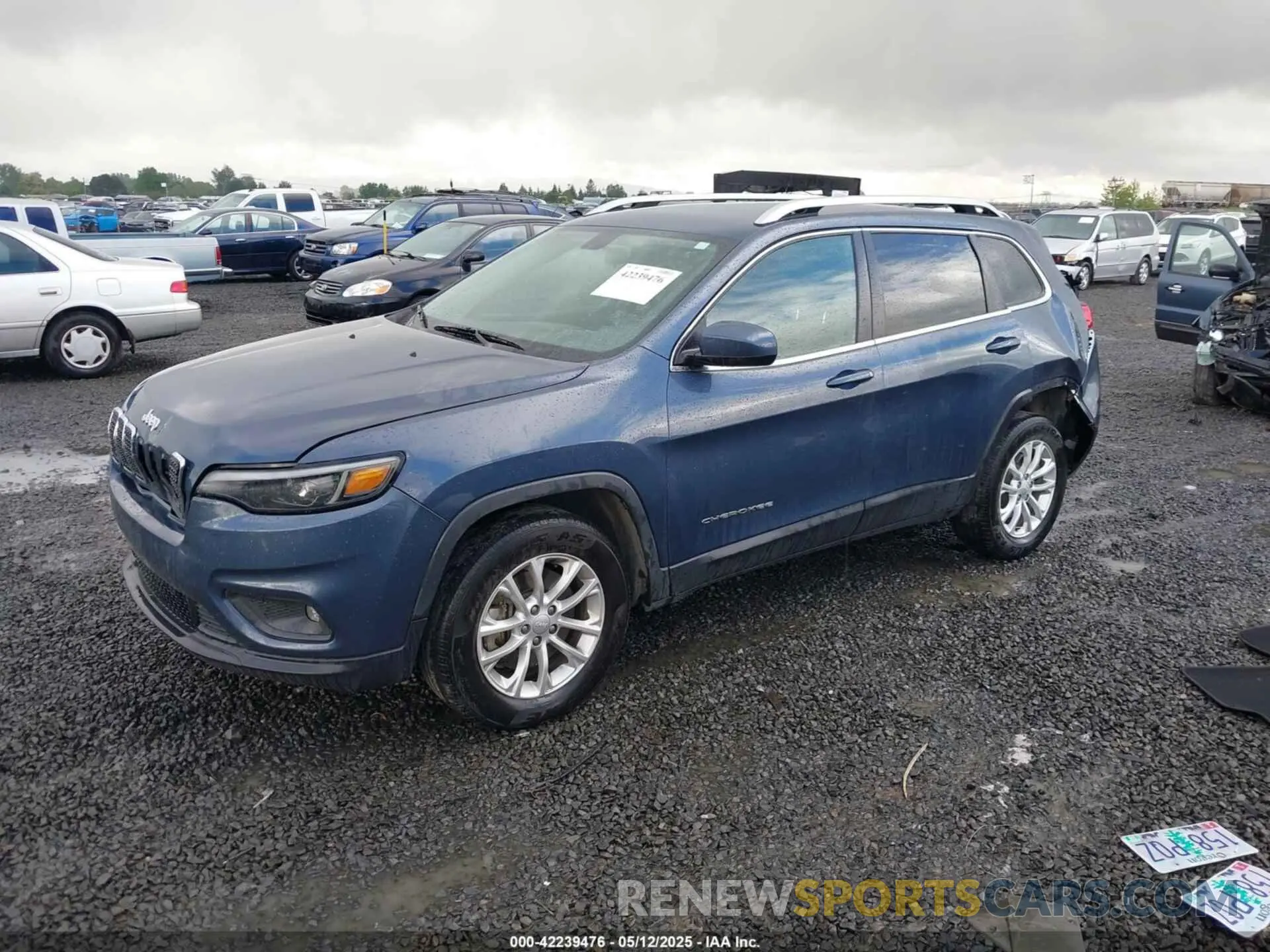 2 Photograph of a damaged car 1C4PJMCX2KD369871 JEEP CHEROKEE 2019