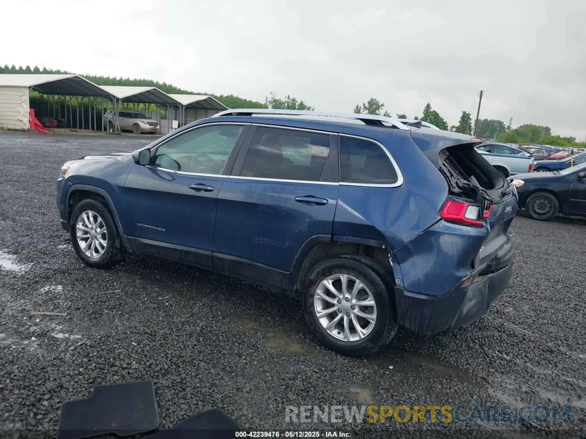 3 Photograph of a damaged car 1C4PJMCX2KD369871 JEEP CHEROKEE 2019
