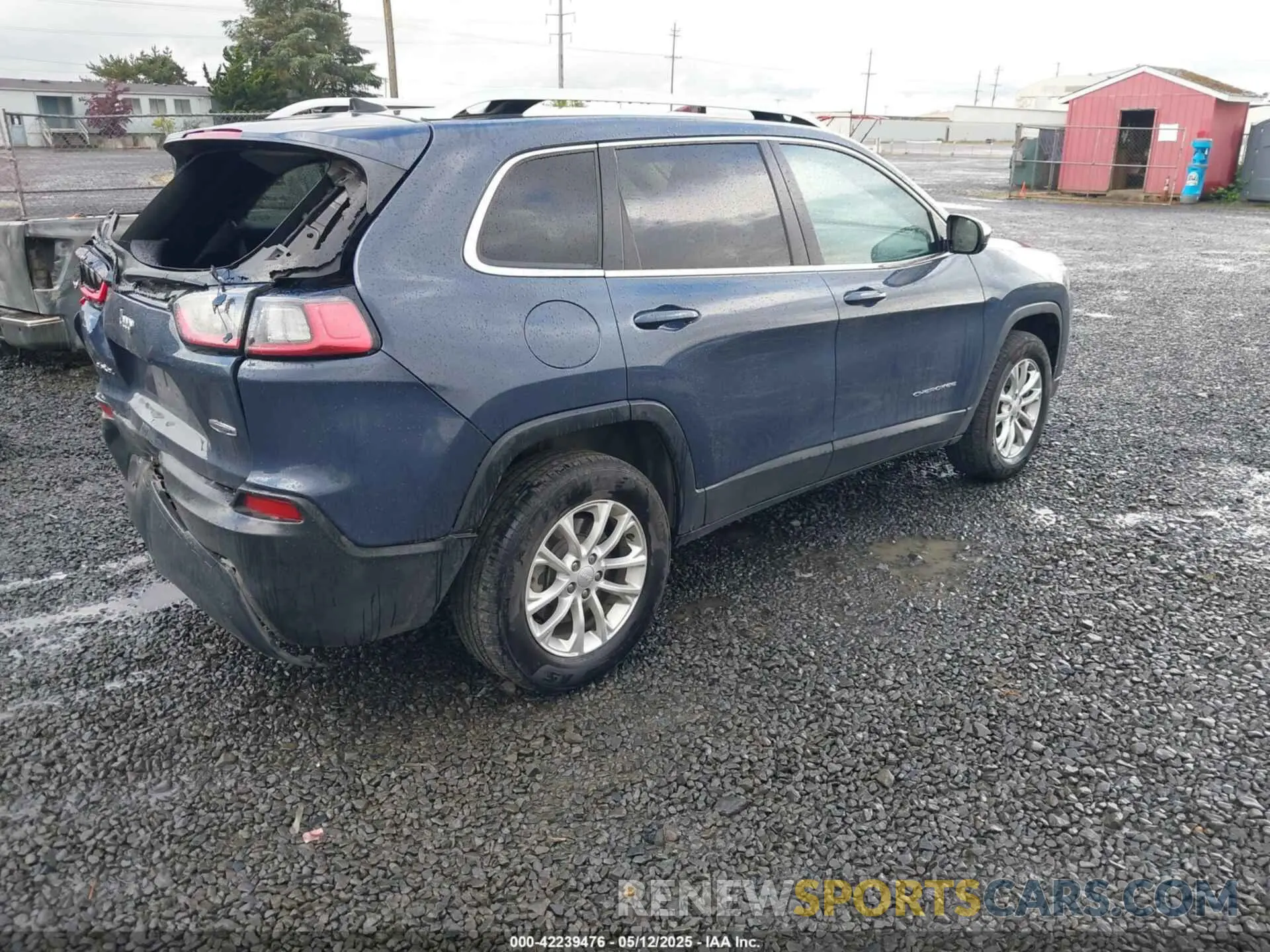4 Photograph of a damaged car 1C4PJMCX2KD369871 JEEP CHEROKEE 2019