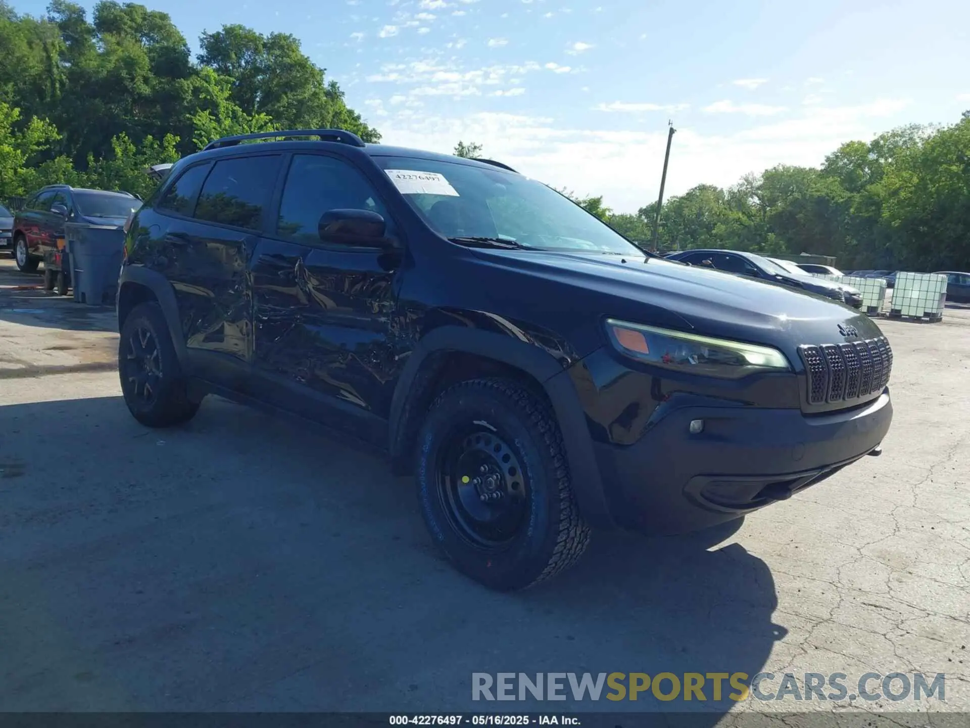 1 Photograph of a damaged car 1C4PJMCX2KD473275 JEEP CHEROKEE 2019