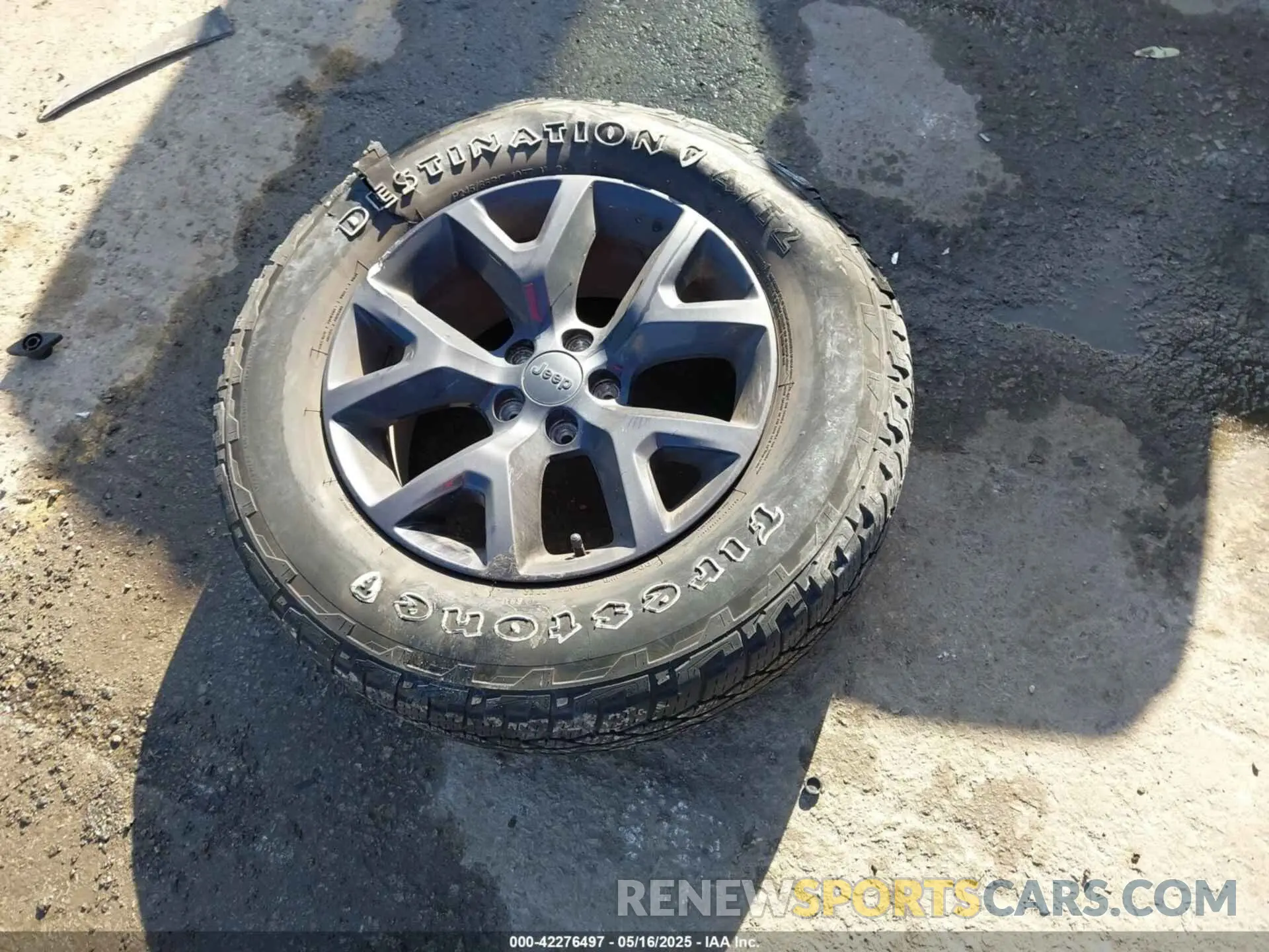 12 Photograph of a damaged car 1C4PJMCX2KD473275 JEEP CHEROKEE 2019