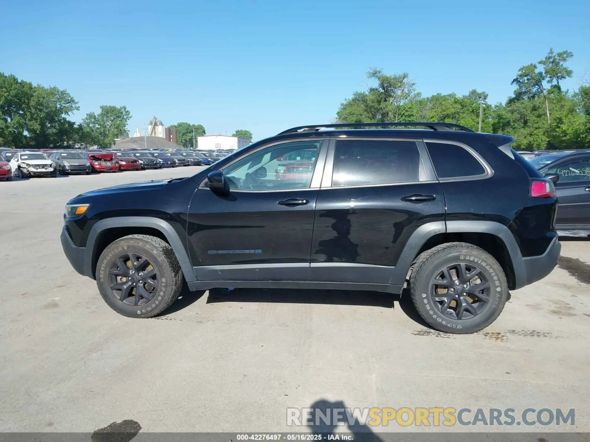 15 Photograph of a damaged car 1C4PJMCX2KD473275 JEEP CHEROKEE 2019