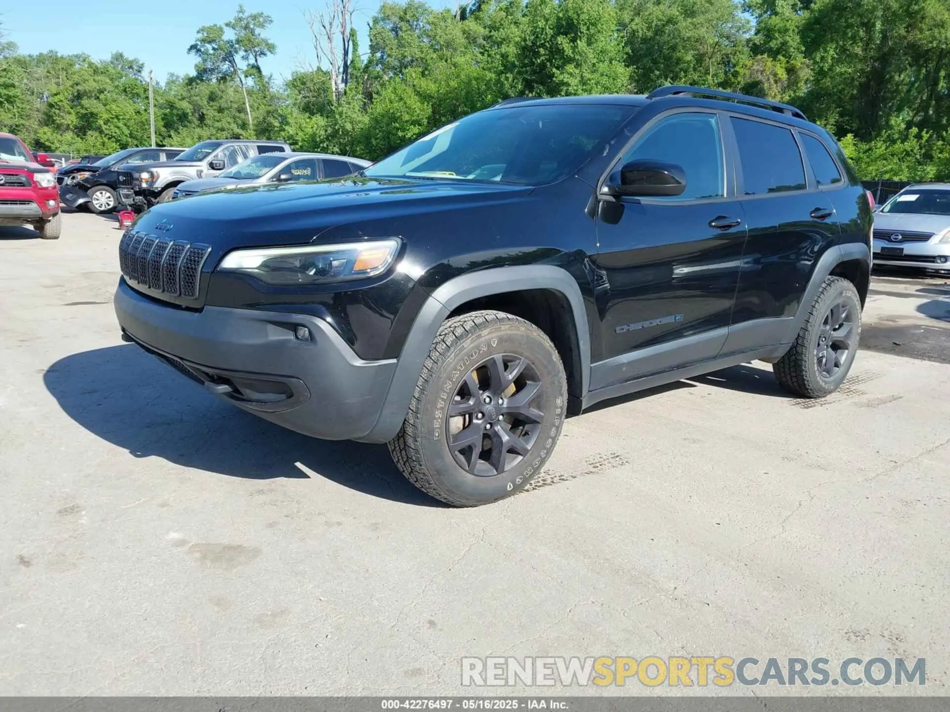 2 Photograph of a damaged car 1C4PJMCX2KD473275 JEEP CHEROKEE 2019