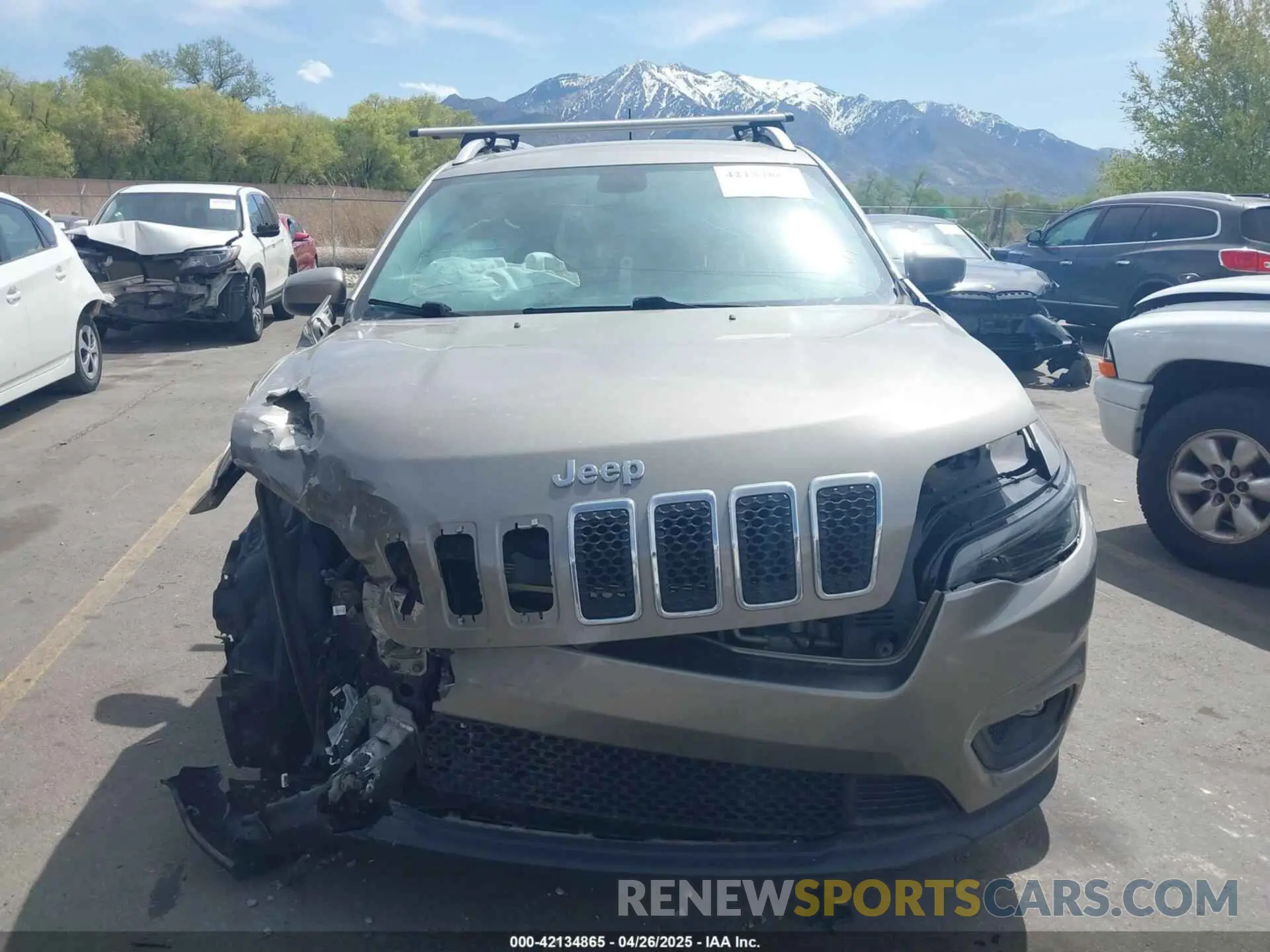 12 Photograph of a damaged car 1C4PJMCX3KD103498 JEEP CHEROKEE 2019