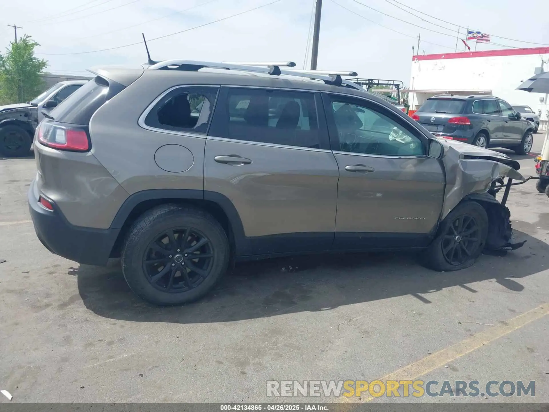 13 Photograph of a damaged car 1C4PJMCX3KD103498 JEEP CHEROKEE 2019