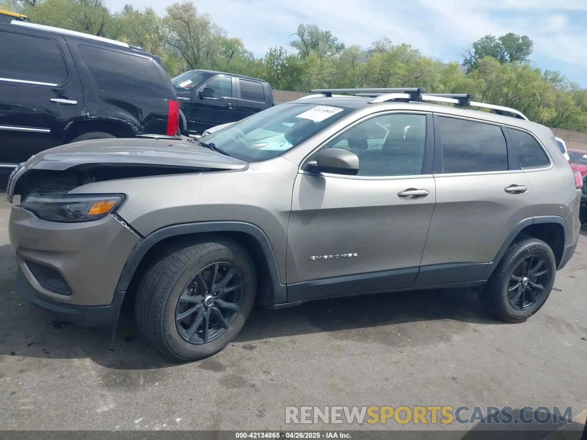 14 Photograph of a damaged car 1C4PJMCX3KD103498 JEEP CHEROKEE 2019