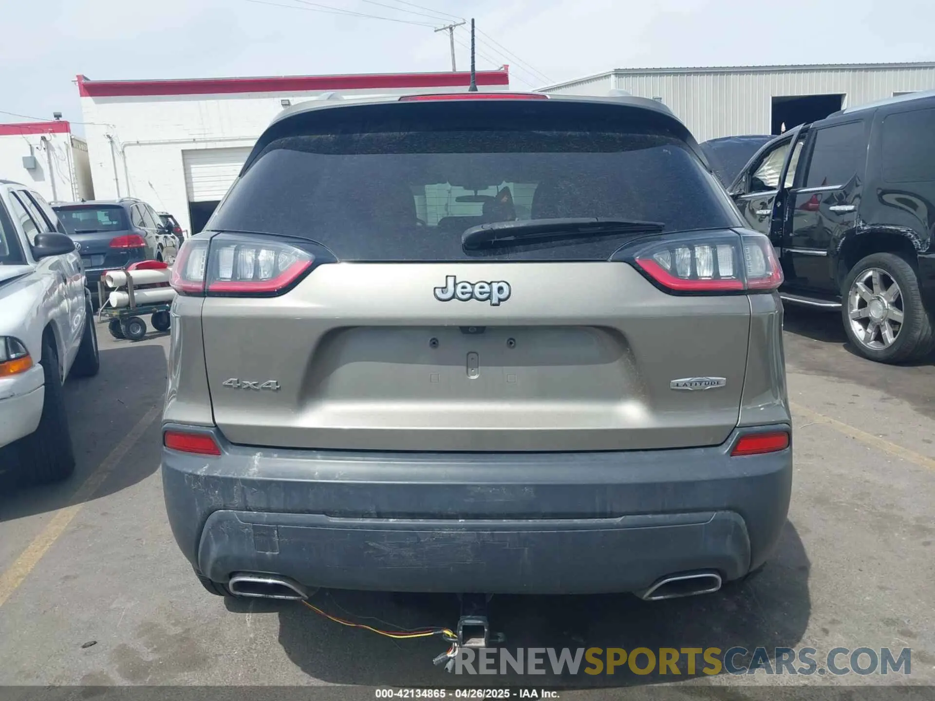 16 Photograph of a damaged car 1C4PJMCX3KD103498 JEEP CHEROKEE 2019