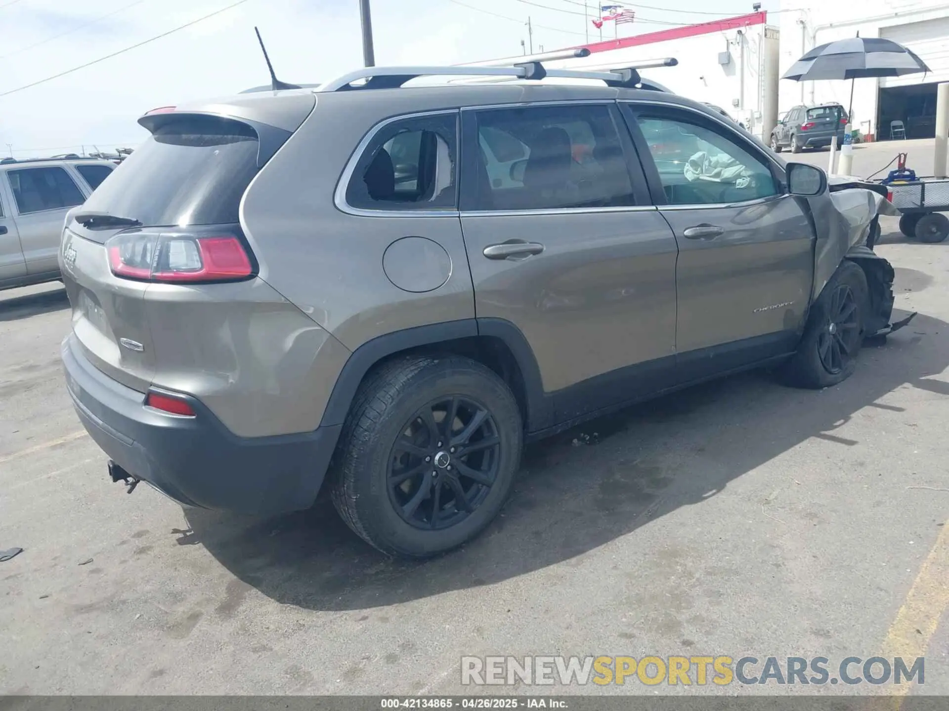 4 Photograph of a damaged car 1C4PJMCX3KD103498 JEEP CHEROKEE 2019