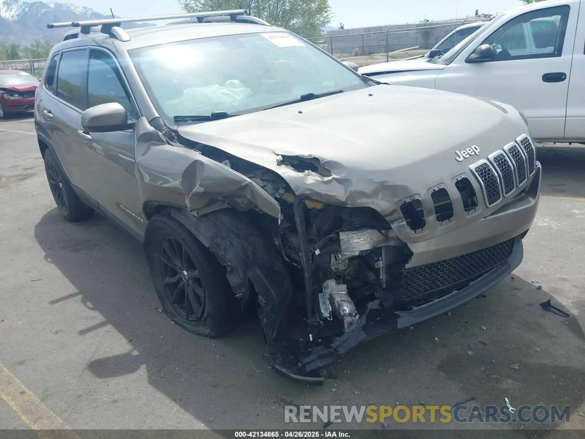 6 Photograph of a damaged car 1C4PJMCX3KD103498 JEEP CHEROKEE 2019