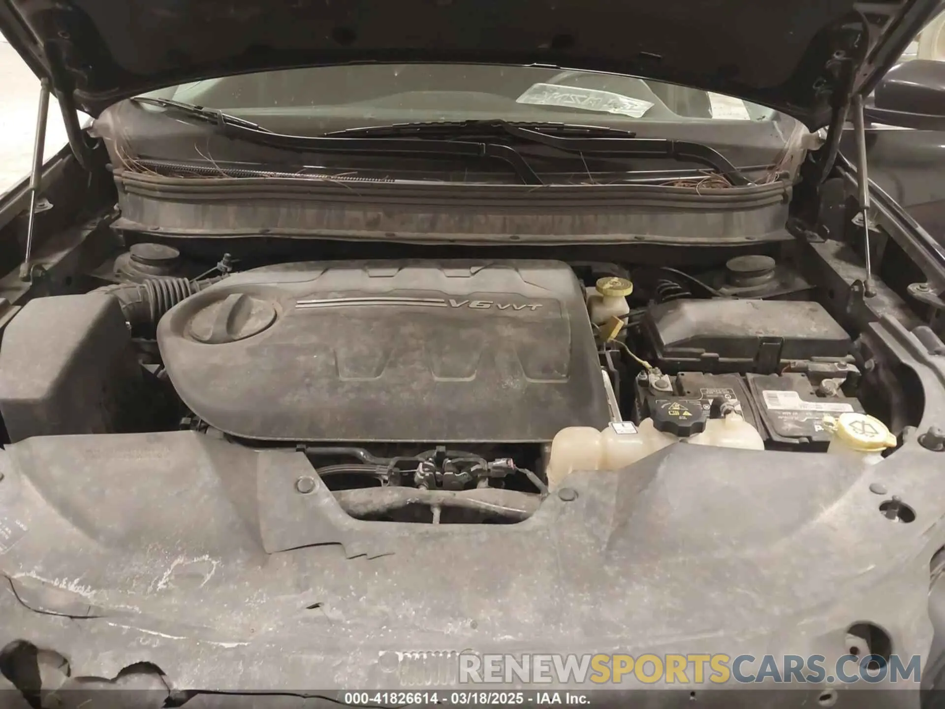 10 Photograph of a damaged car 1C4PJMCX6KD218841 JEEP CHEROKEE 2019