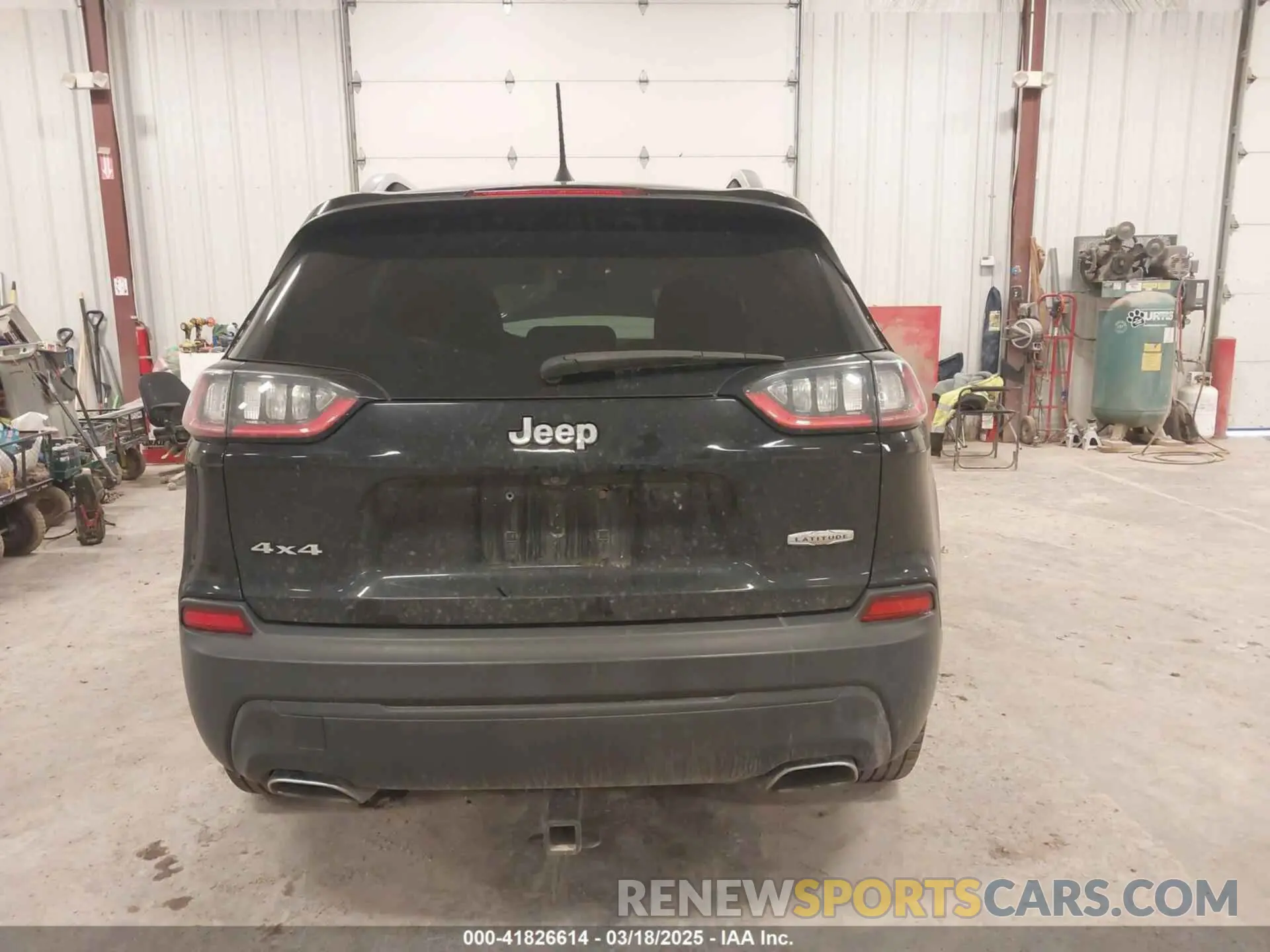 16 Photograph of a damaged car 1C4PJMCX6KD218841 JEEP CHEROKEE 2019