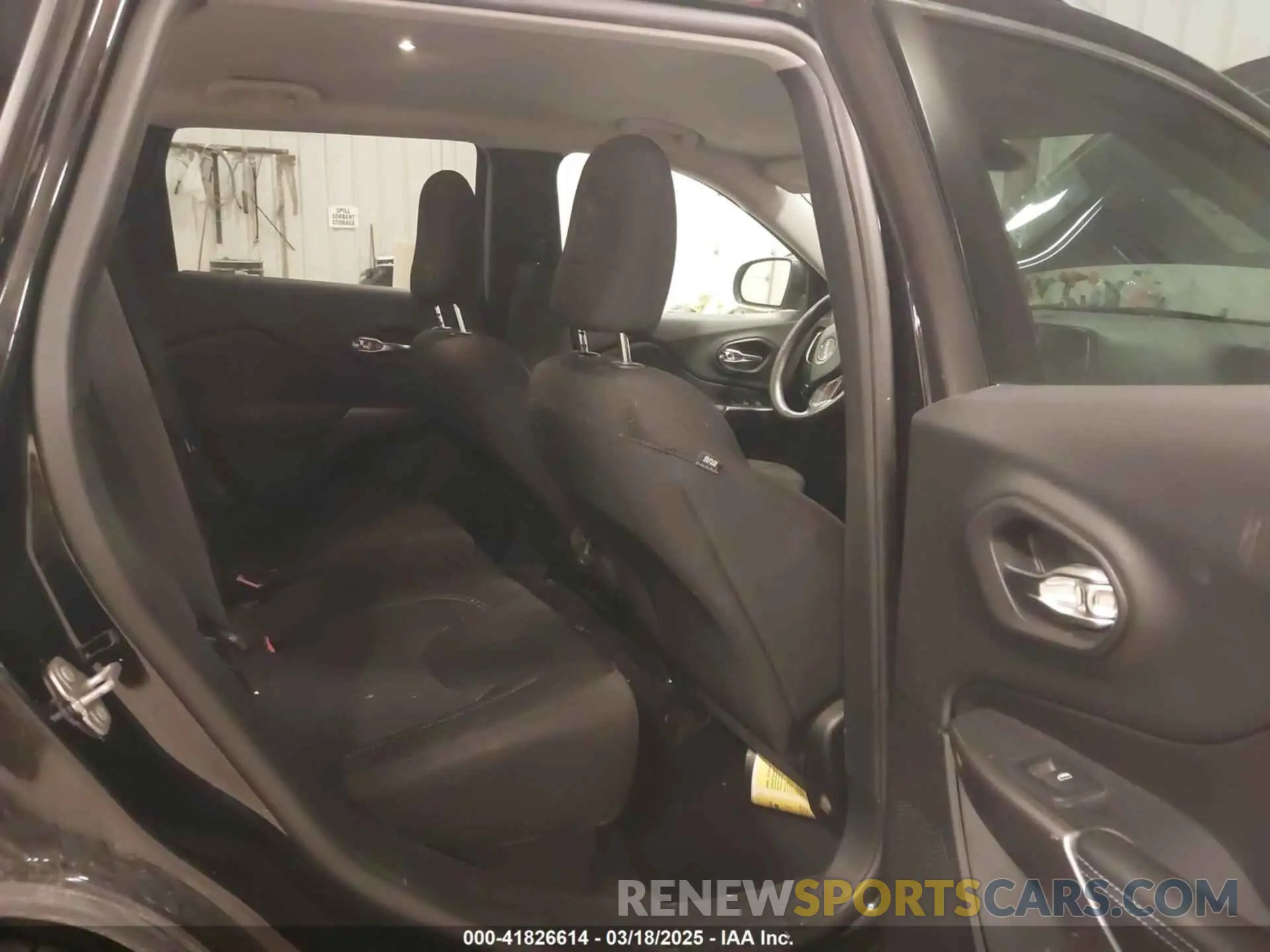8 Photograph of a damaged car 1C4PJMCX6KD218841 JEEP CHEROKEE 2019