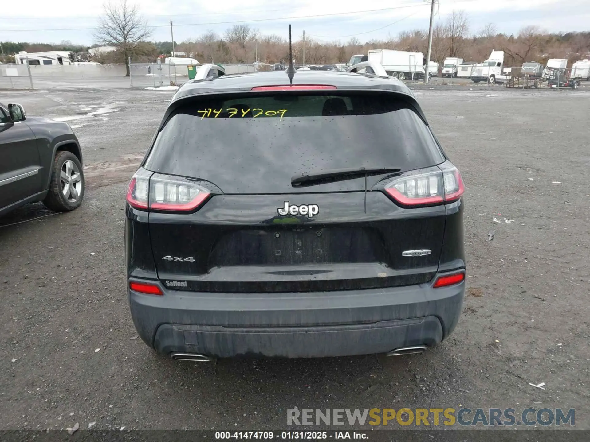 16 Photograph of a damaged car 1C4PJMCX7KD230450 JEEP CHEROKEE 2019