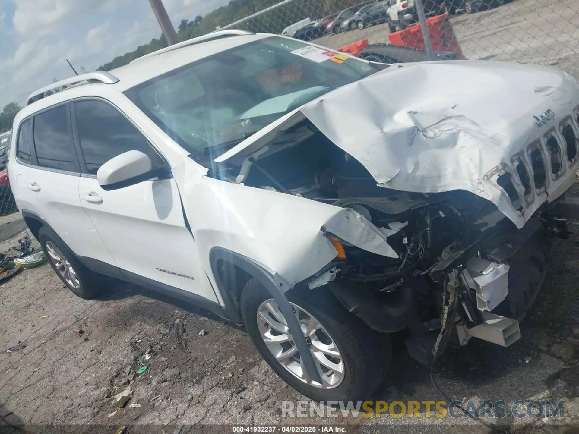 1 Photograph of a damaged car 1C4PJMCX8KD337314 JEEP CHEROKEE 2019