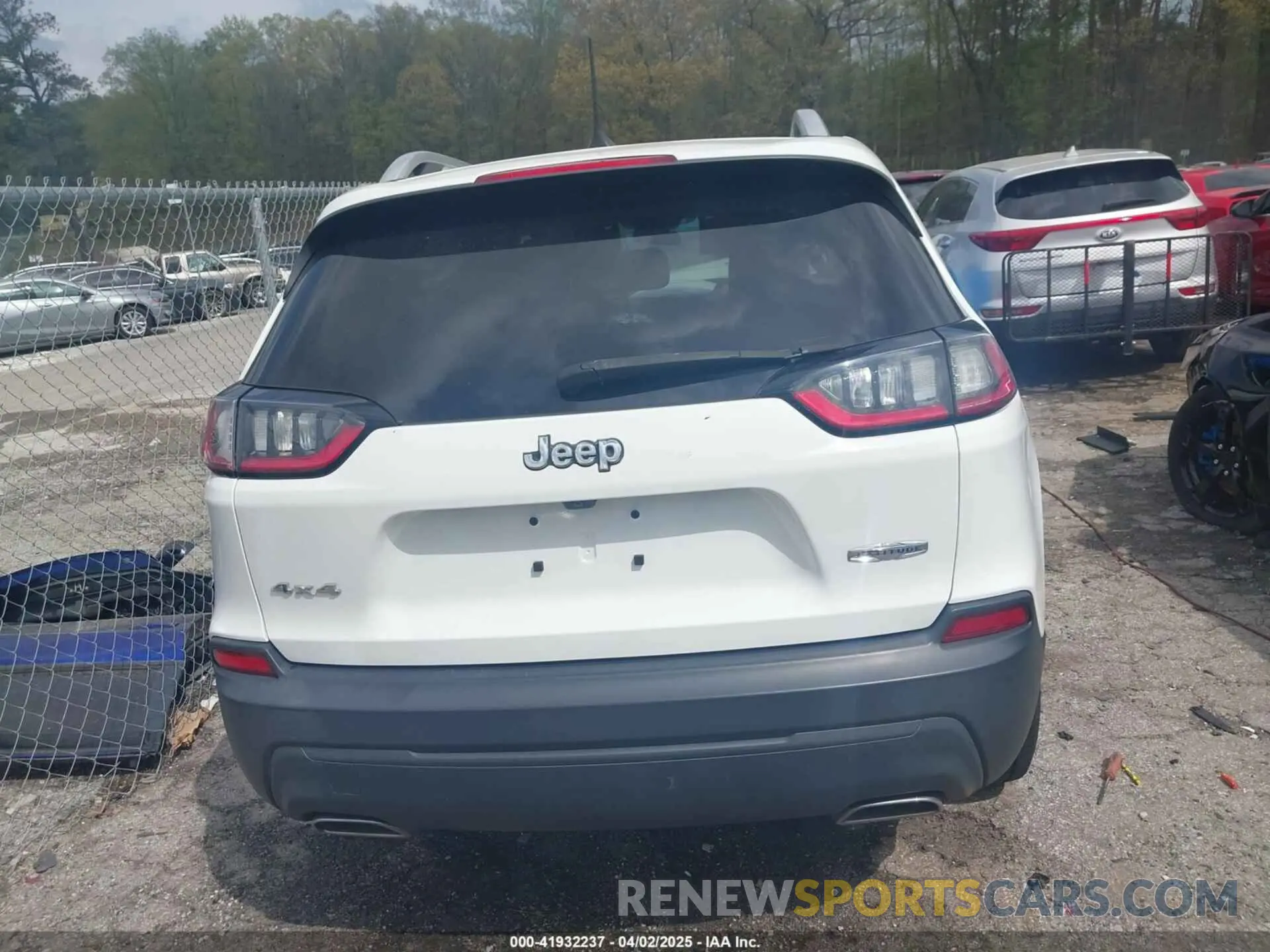 16 Photograph of a damaged car 1C4PJMCX8KD337314 JEEP CHEROKEE 2019