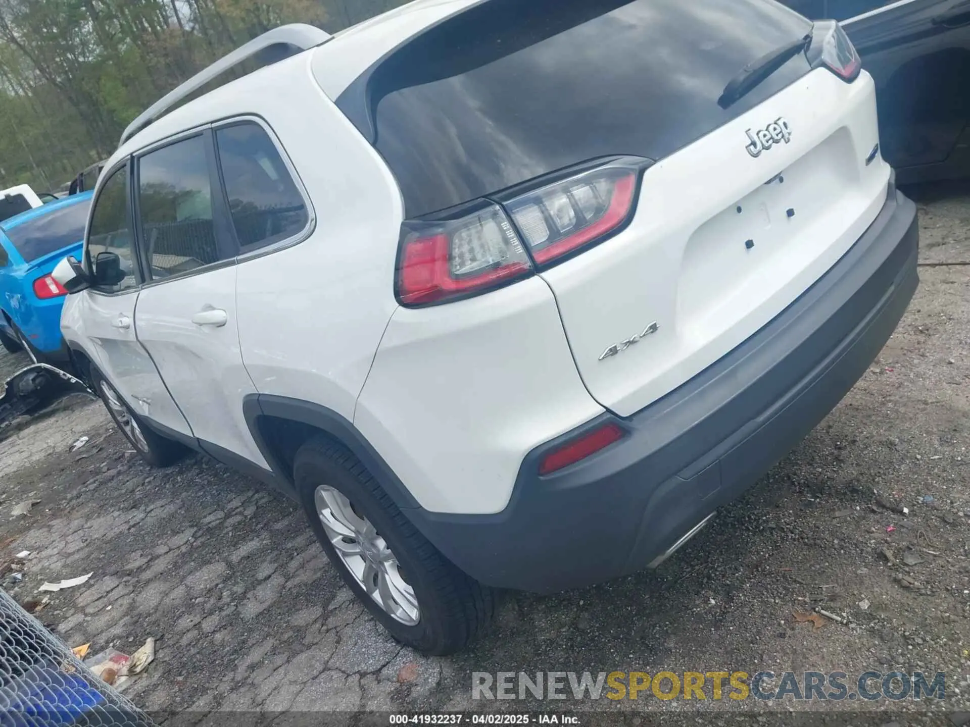 3 Photograph of a damaged car 1C4PJMCX8KD337314 JEEP CHEROKEE 2019