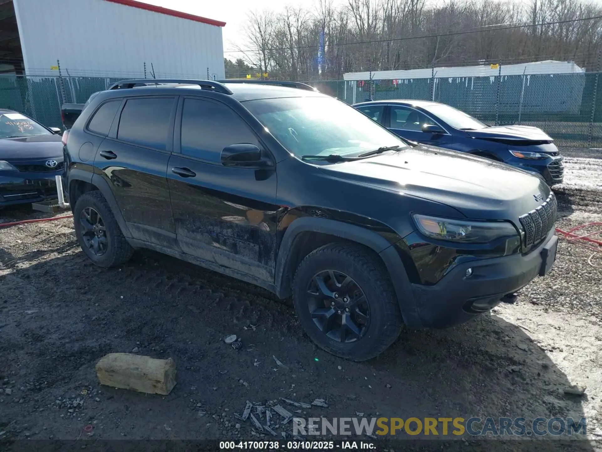 1 Photograph of a damaged car 1C4PJMCX8KD464323 JEEP CHEROKEE 2019