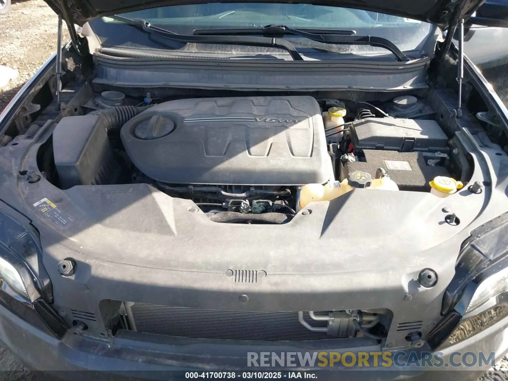 10 Photograph of a damaged car 1C4PJMCX8KD464323 JEEP CHEROKEE 2019