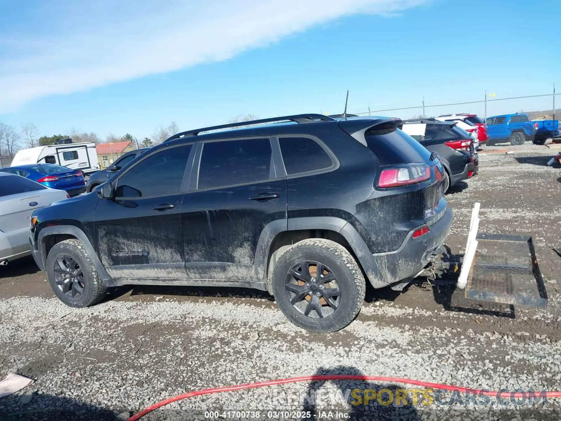 14 Photograph of a damaged car 1C4PJMCX8KD464323 JEEP CHEROKEE 2019