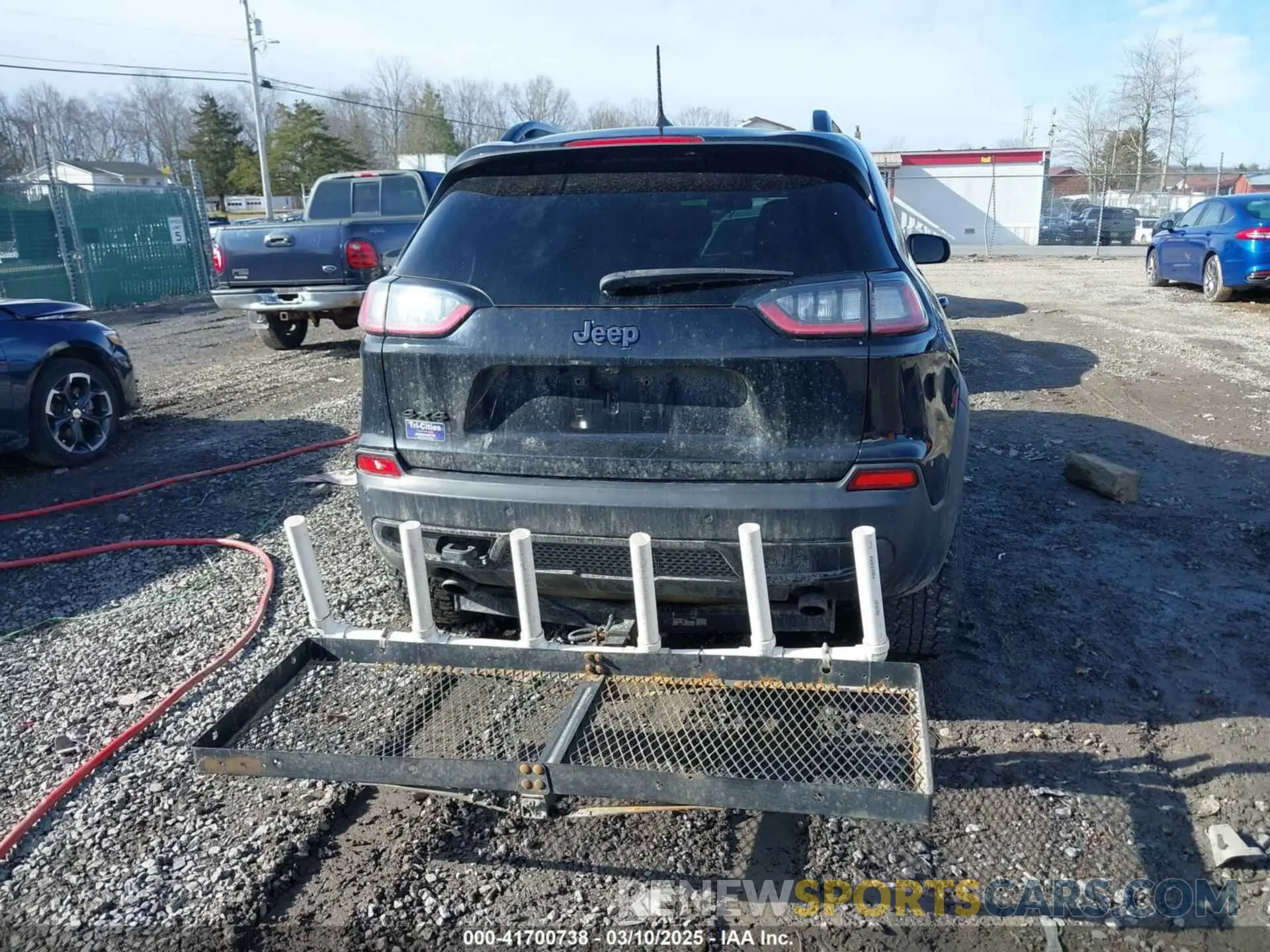 16 Photograph of a damaged car 1C4PJMCX8KD464323 JEEP CHEROKEE 2019